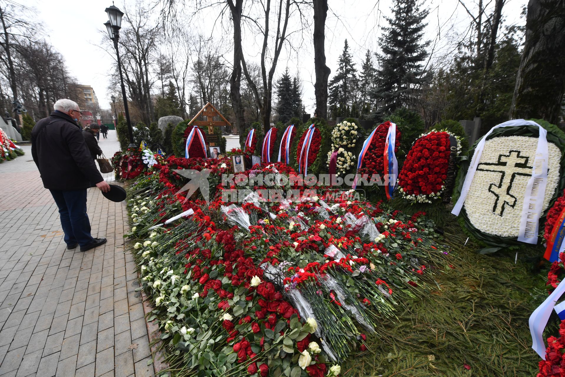 Москва. Могила руководителя фракции ЛДПР Владимира Жириновского на Новодевичьем кладбище.