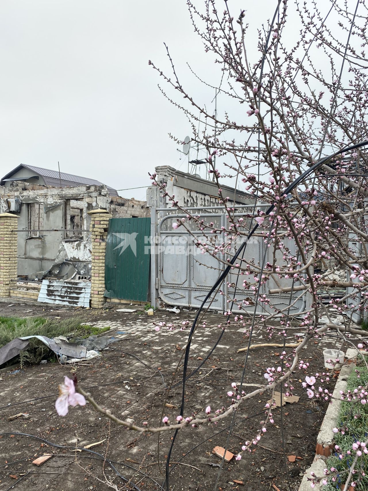 Украина. г.Мариуполь. Левобережный район. Жилой дом, разрушенный в результате боевых действий. Ранее, в домах этого района укрывались военнослужащие ВСУ.