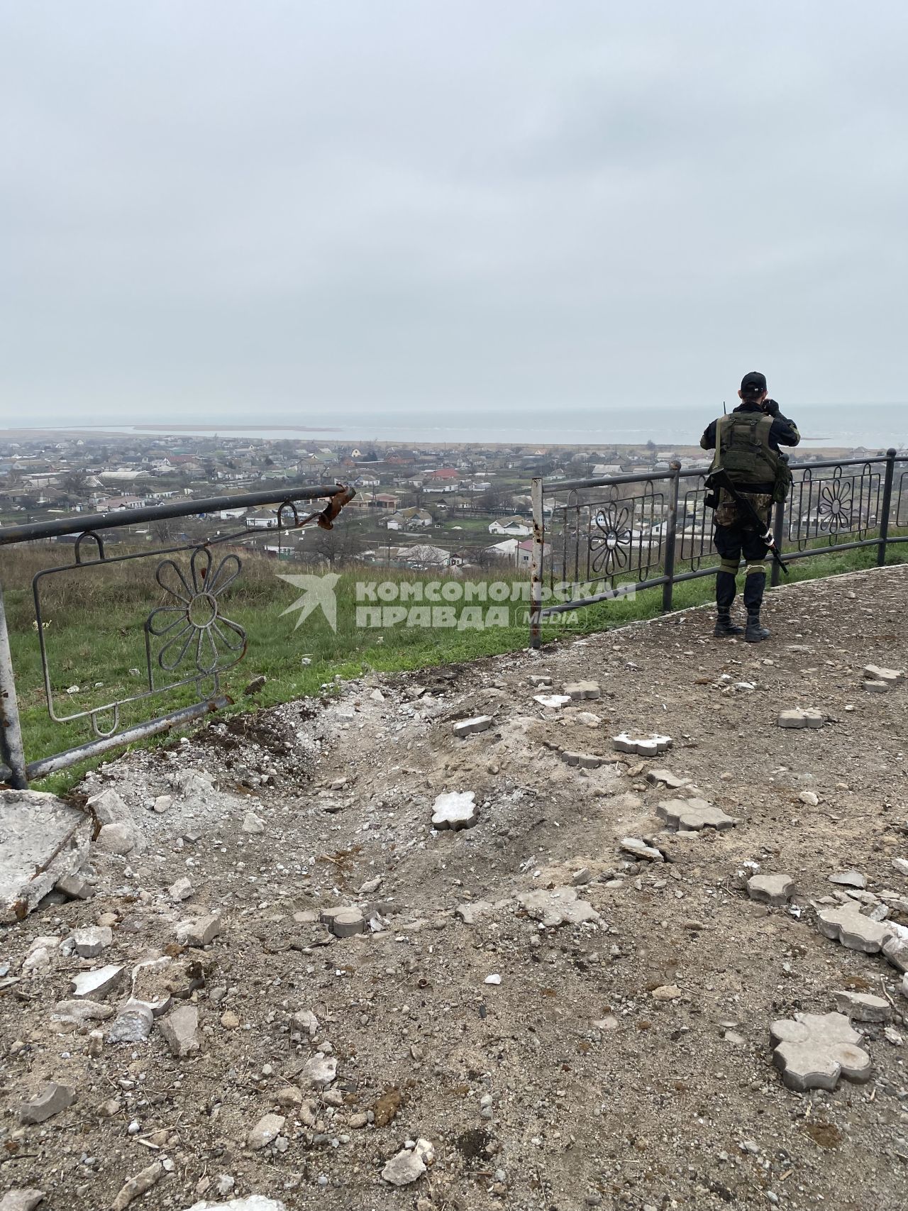 Украина. г.Мариуполь. Смотровая площадка перед храмом Архистратига Михаила.