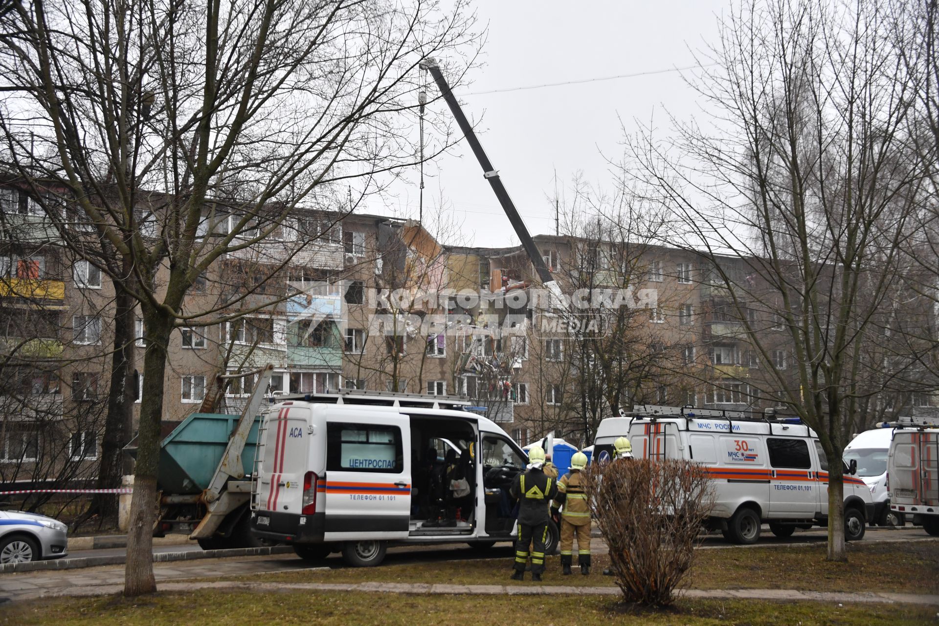 Московская область. Ступино. Разбор завалов на месте взрыва газа в жилом доме.