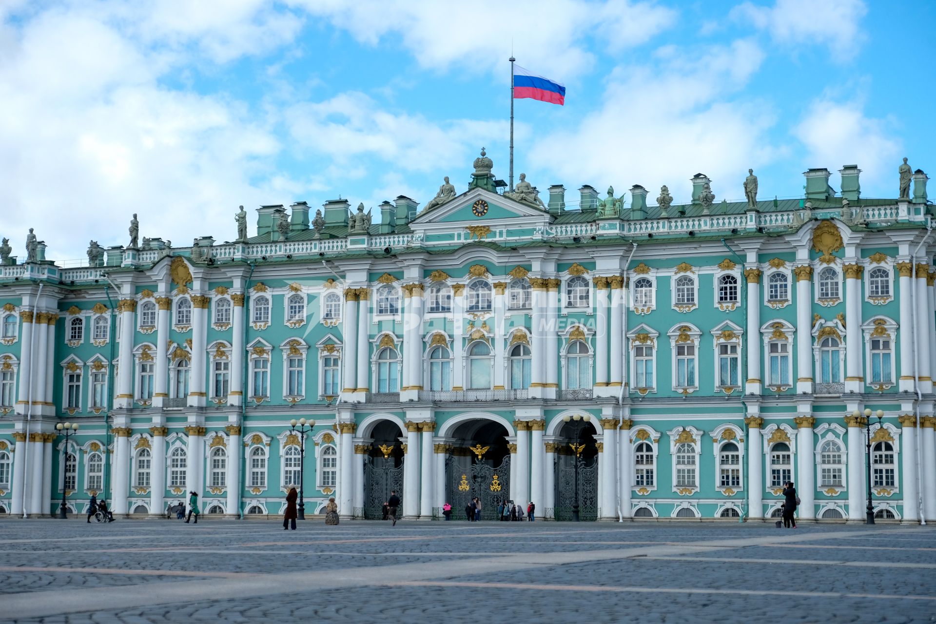 Санкт-Петербург. Вид на здание Государственного Эрмитажа.