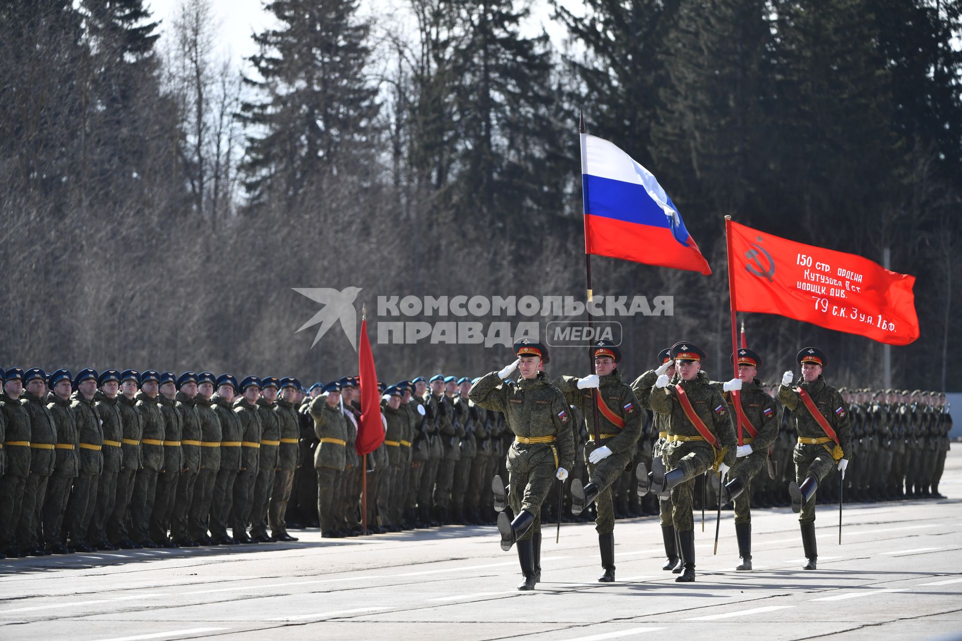 Московская область. Алабино.  Во время репетиции военного парада, приуроченного к 77-летию Победы в Великой Отечественной войне.