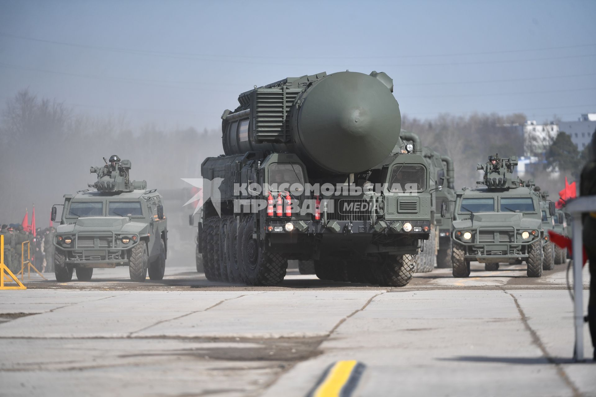 Московская область. Алабино. Автономная пусковая установка (АПУ) \"Ярс\"   на репетиции военного парада, приуроченного к 77-летию Победы в Великой Отечественной войне.