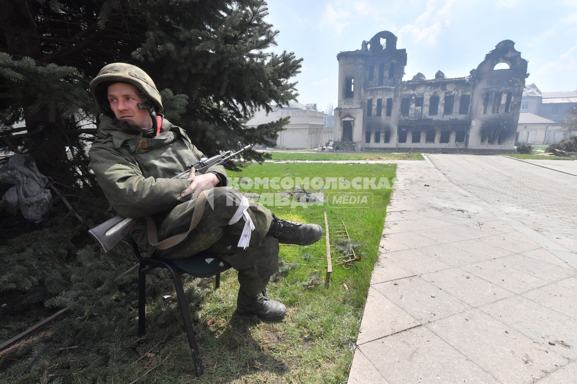 Украина. г.Мариуполь. Боец народной милиции ДНР.