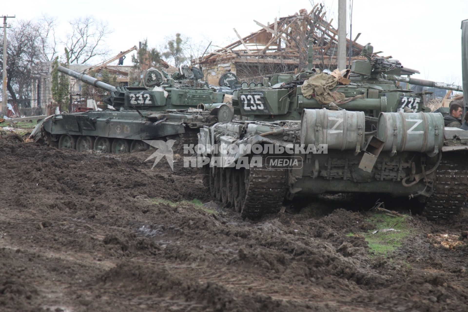 Украина. Харьковская область. Рядом с г.Изюм. Военная спецоперация РФ по демилитаризации Украины. Российские танки уничтожили колонну противника под городом Изюм.