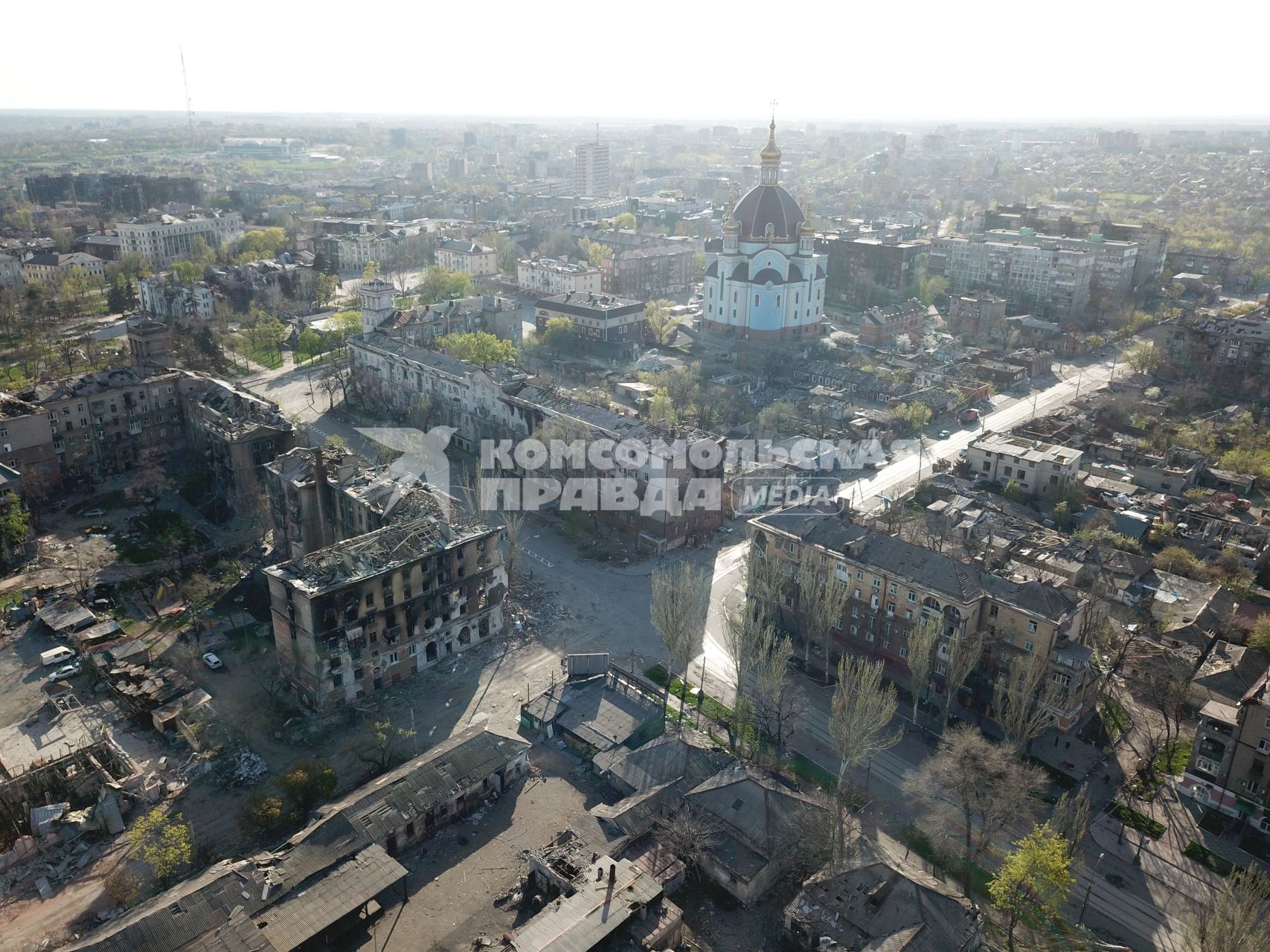 Донецкая область. г.Мариуполь. Вид сверху на разрушенный центр города после боев.