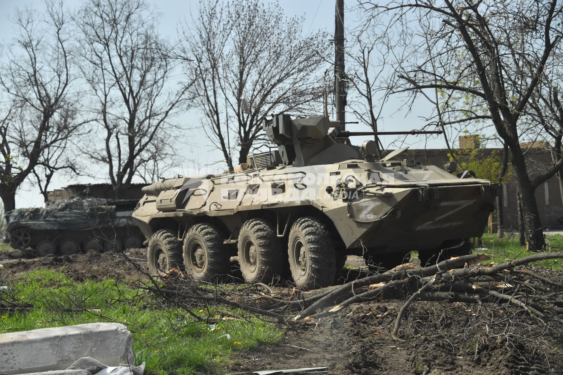 Донецкая область. г.Мариуполь. Военная техника на одной из улиц города.