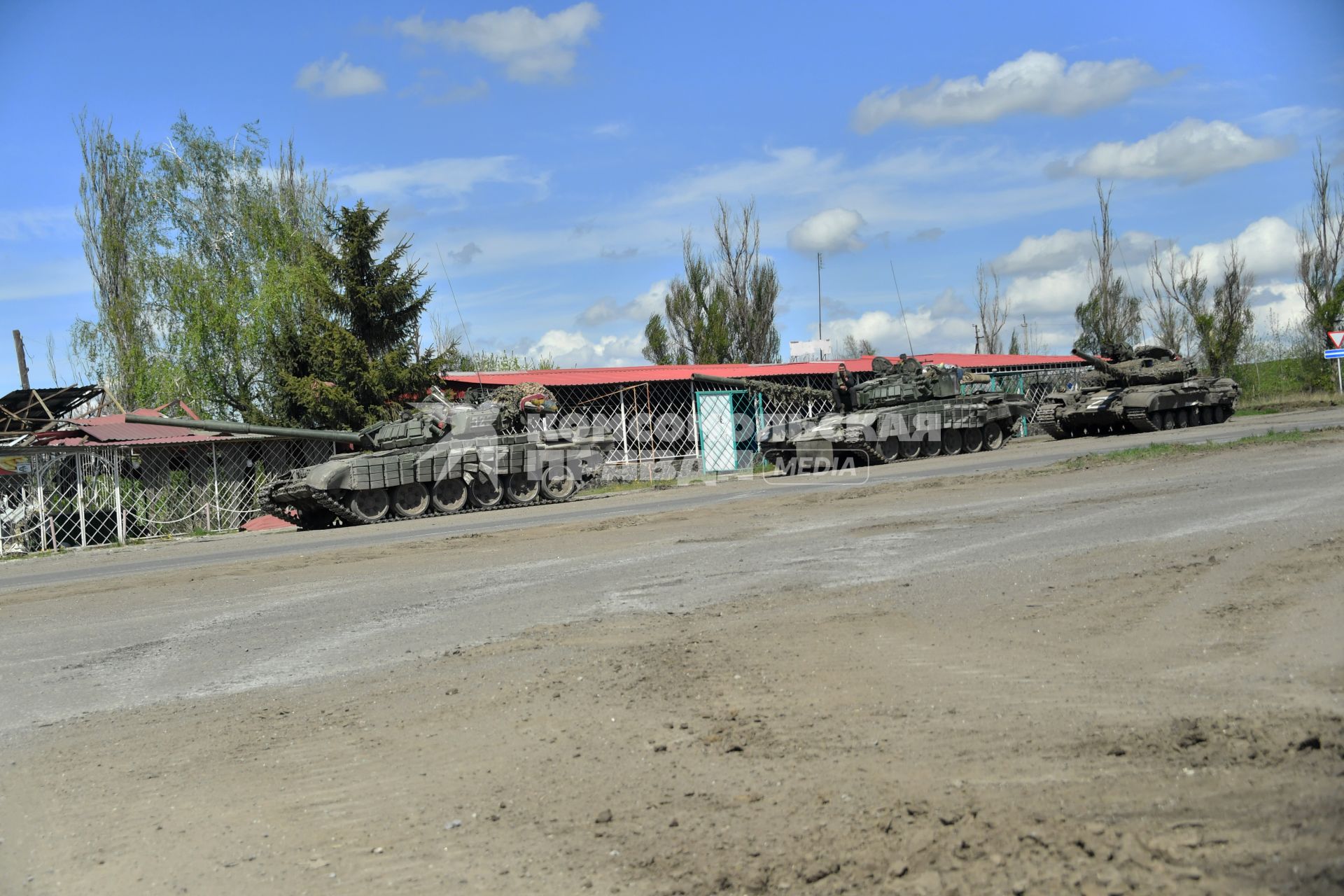 Донецкая область. г.Мариуполь. Колонна военной техники.