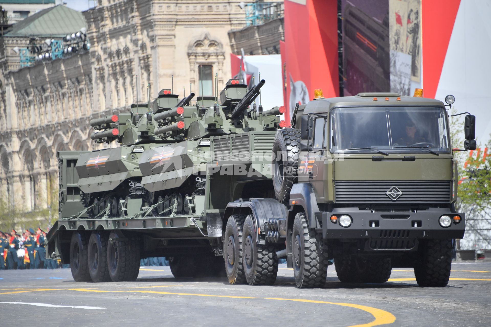 Москва. Боевые робототехнические комплексы (РТК) `Уран-9` во время военного парада, посвященного 77-й годовщине Победы в Великой Отечественной войне.