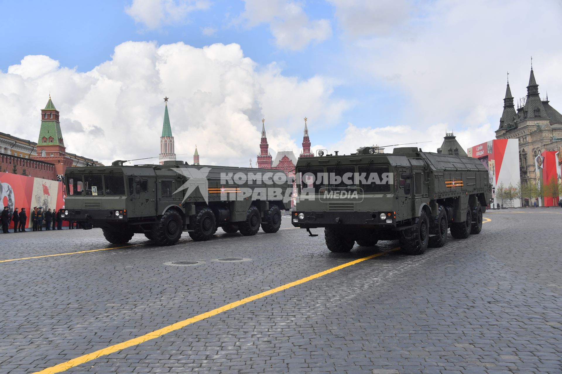 Москва. Оперативно-тактический ракетный комплекс (ОТРК) `Искандер-М`  во время военного парада, посвященного 77-й годовщине Победы в Великой Отечественной войне.