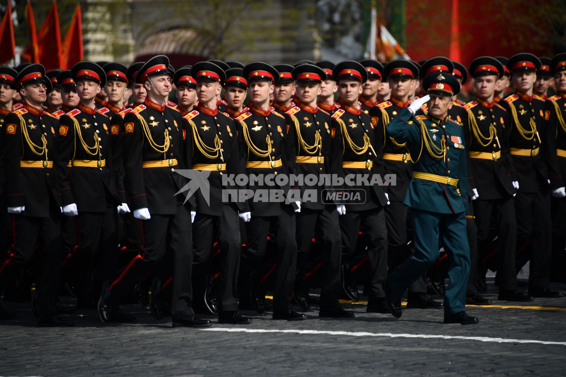 Москва. Воспитанники Московского суворовского училища во время генеральной репетиции парада на Красной площади, посвященного 77-й годовщине Победы в Великой Отечественной войне.