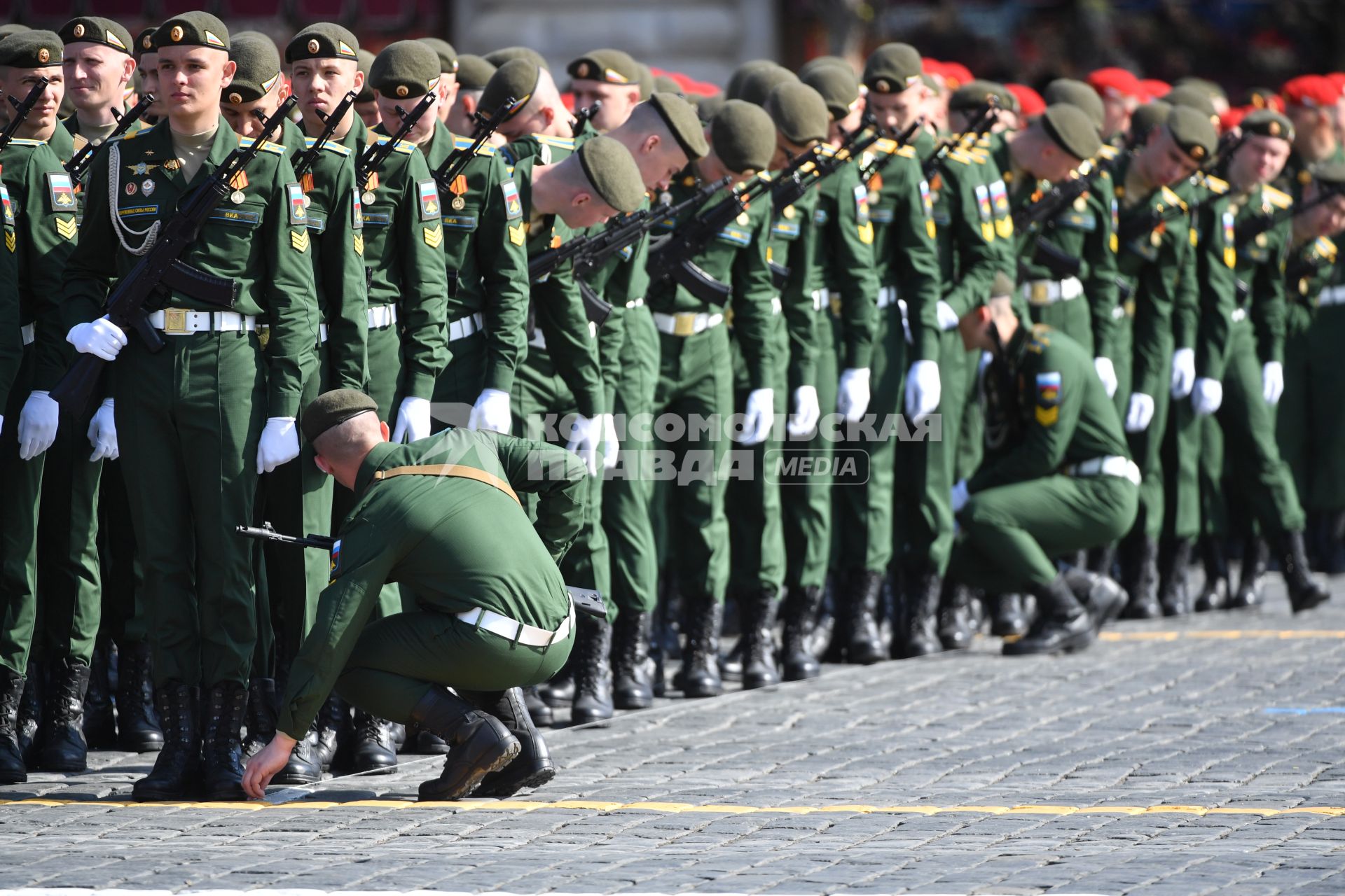 Москва. Военнослужащие во время генеральной репетиции парада на Красной площади, посвященного 77-й годовщине Победы в Великой Отечественной войне.