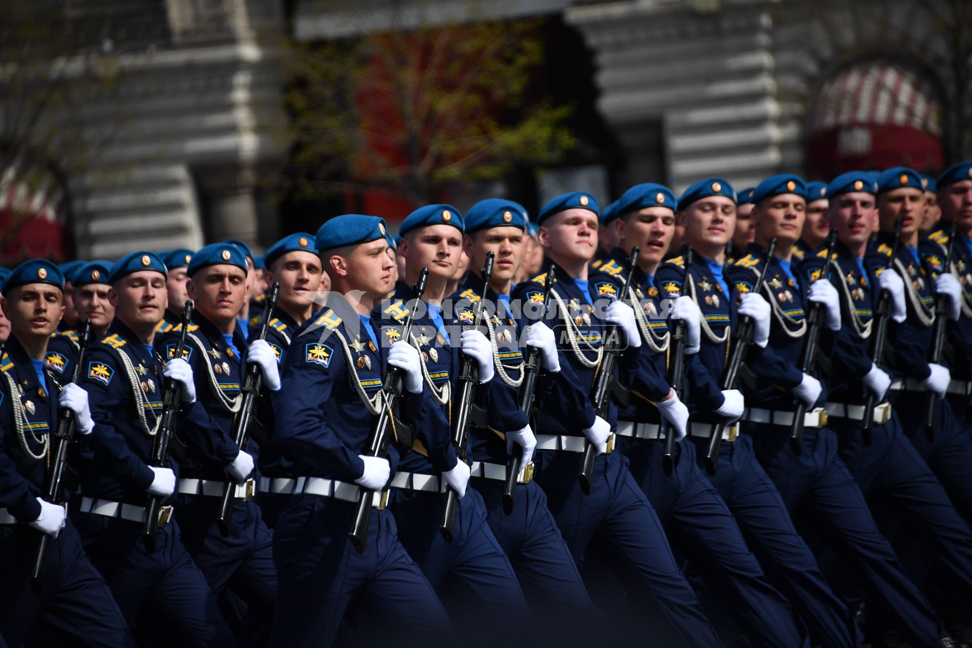 Москва. Курсанты Рязанского гвардейского высшего воздушно-десантного училища имени генерала армии В. Ф. Маргелова во время генеральной репетиции парада на Красной площади, посвященного 77-й годовщине Победы в Великой Отечественной войне.