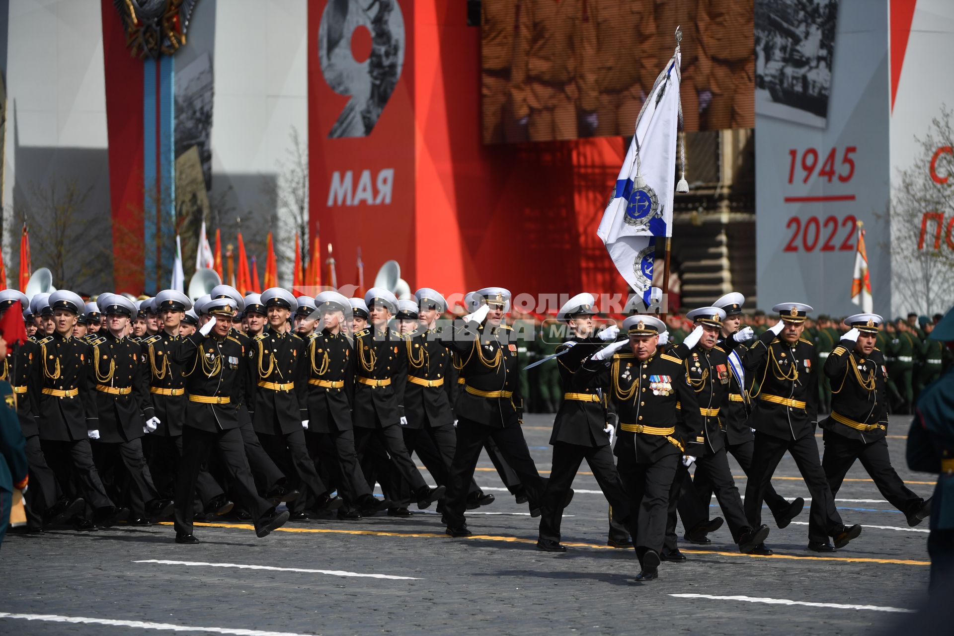 Москва. Кадеты Кронштадтского морского кадетского военного корпуса (КМКВК) во время генеральной репетиции парада на Красной площади, посвященного 77-й годовщине Победы в Великой Отечественной войне.