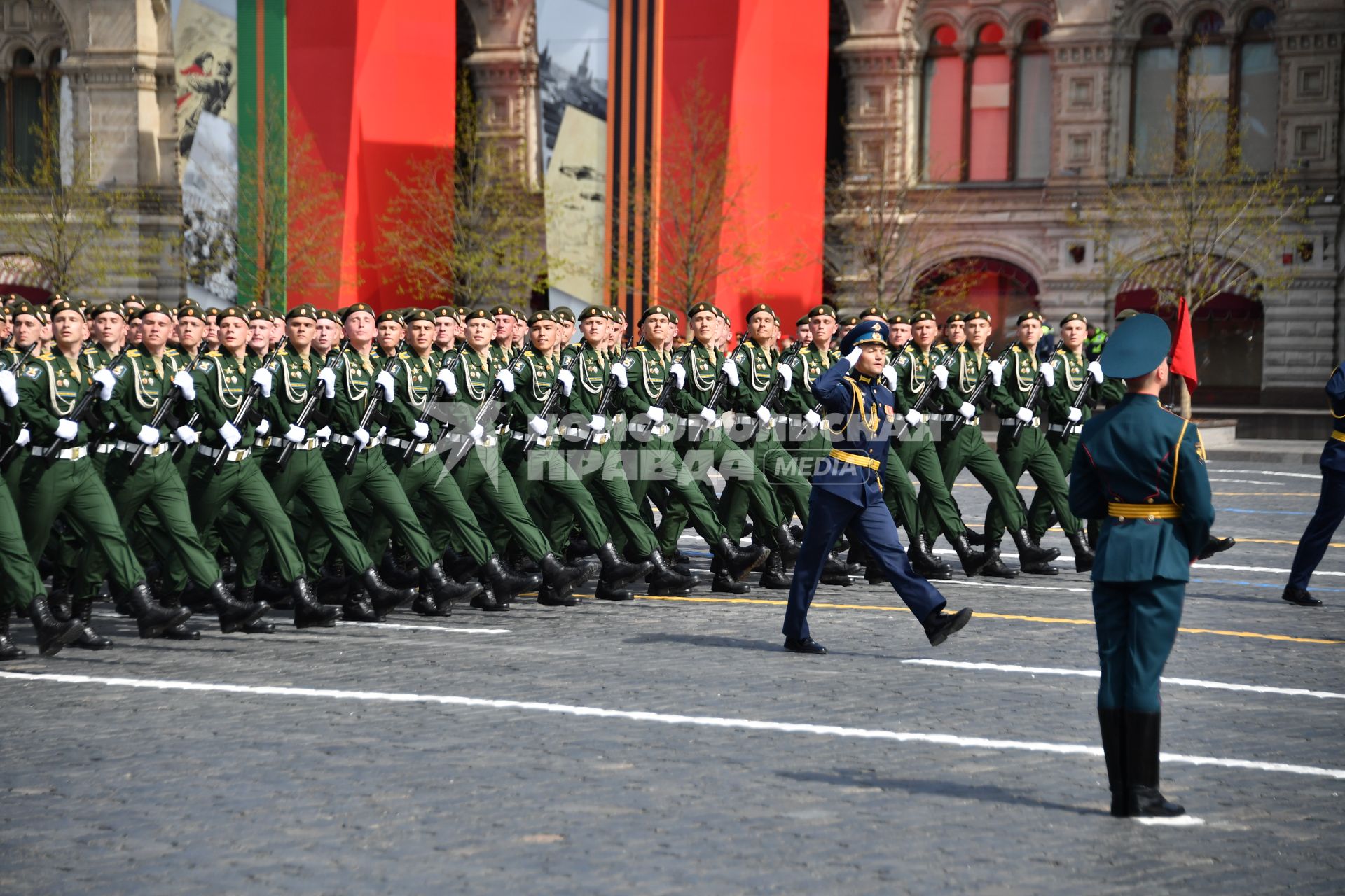 Москва. Военнослужащие парадных расчетов во время генеральной репетиции парада на Красной площади, посвященного 77-й годовщине Победы в Великой Отечественной войне.