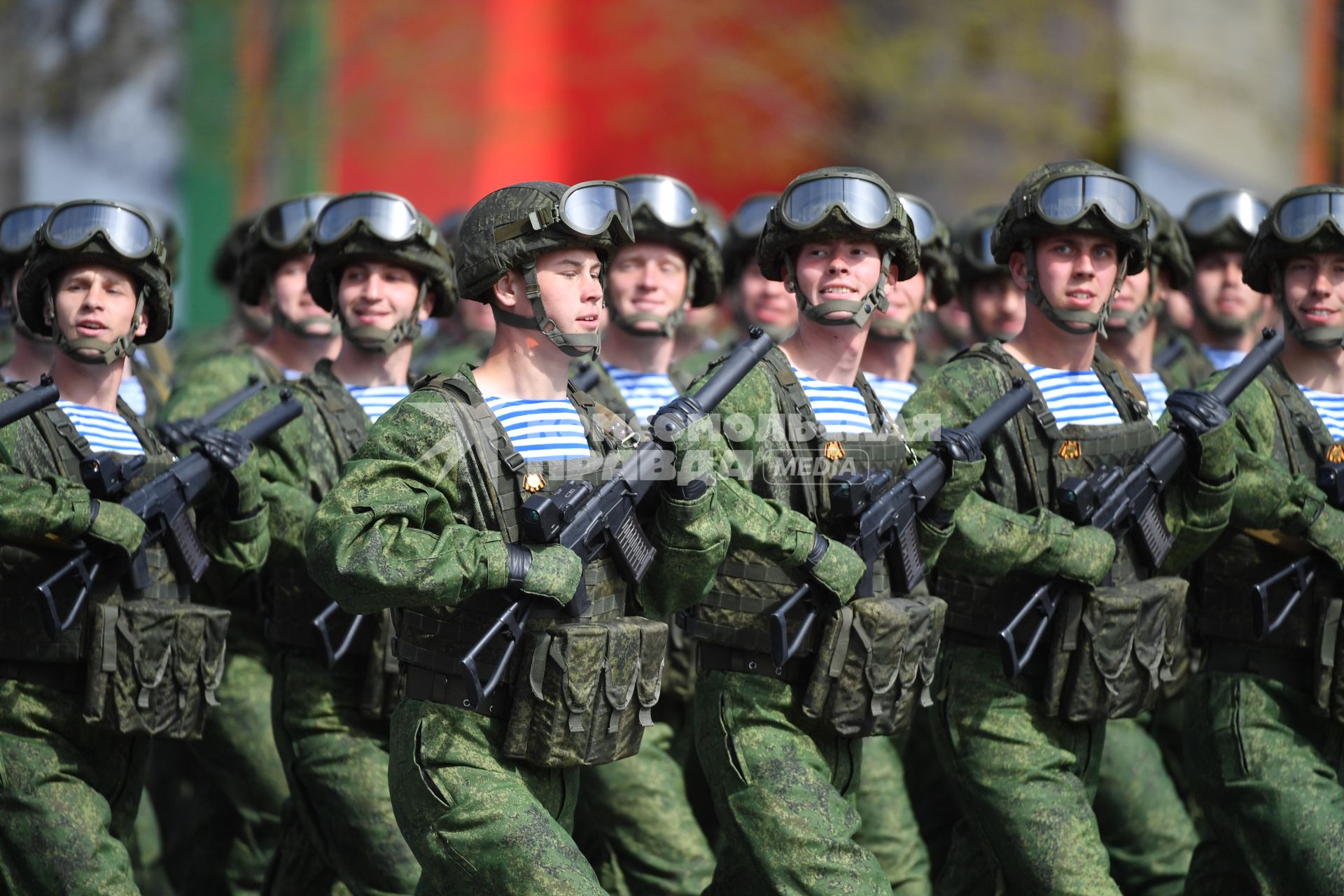 Москва. Военнослужащие воздушно-десантных войск во время генеральной репетиции парада на Красной площади, посвященного 77-й годовщине Победы в Великой Отечественной войне.