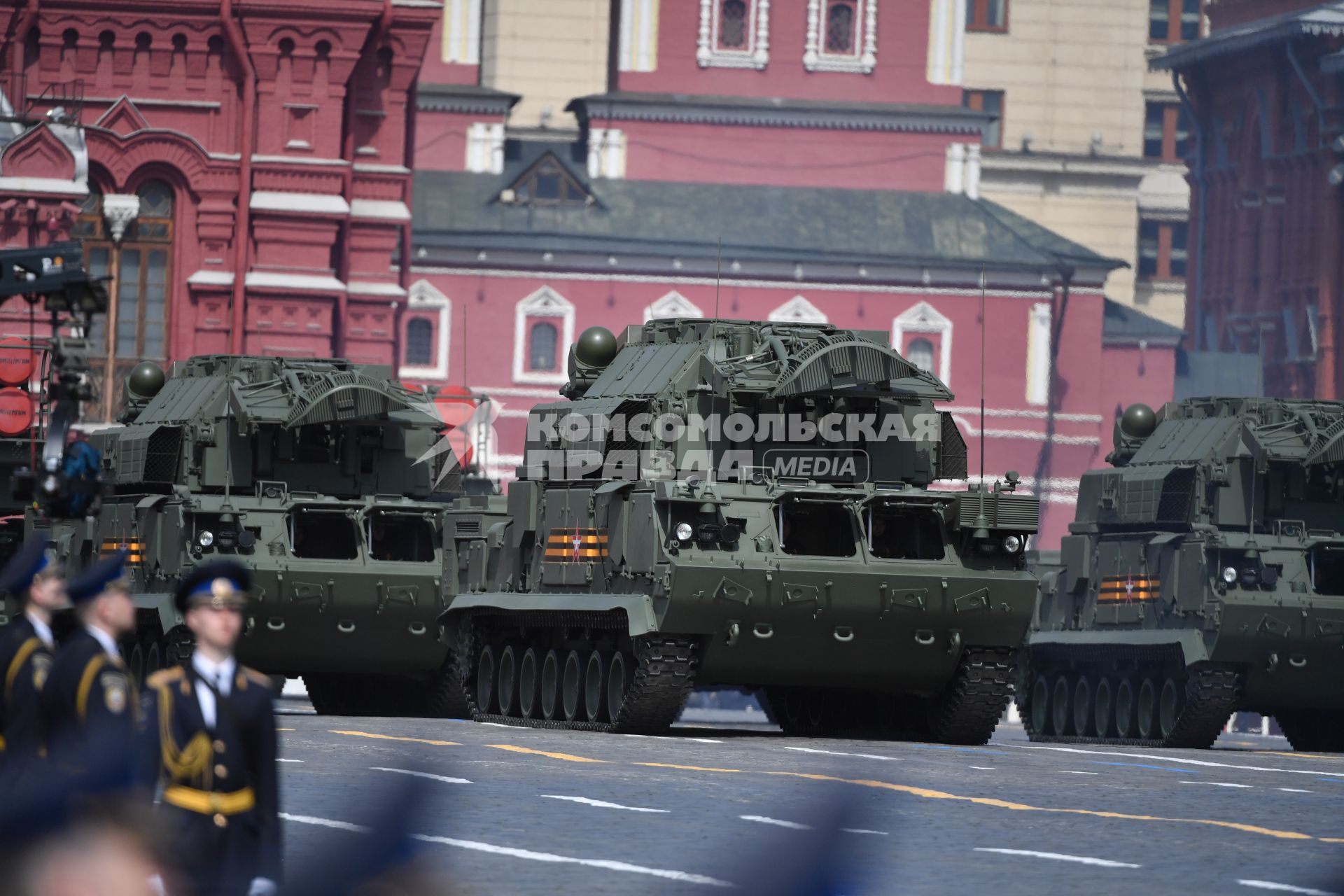 Москва. Боевой расчет зенитного ракетного комплекса `Тор-М2` во время генеральной репетиции парада на Красной площади, посвященного 77-й годовщине Победы в Великой Отечественной войне.