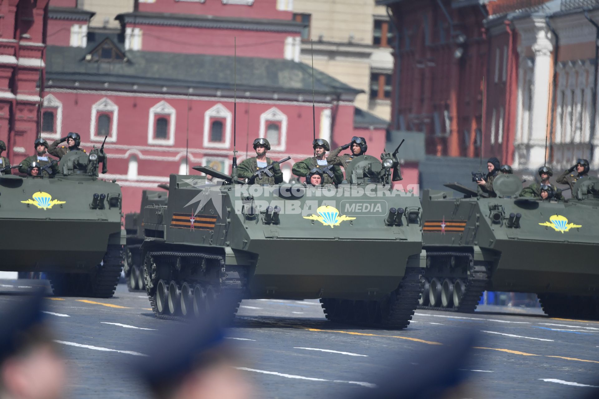 Москва. Бронетранспортеры МДМ `Ракушка` во время генеральной репетиции парада на Красной площади, посвященного 77-й годовщине Победы в Великой Отечественной войне.