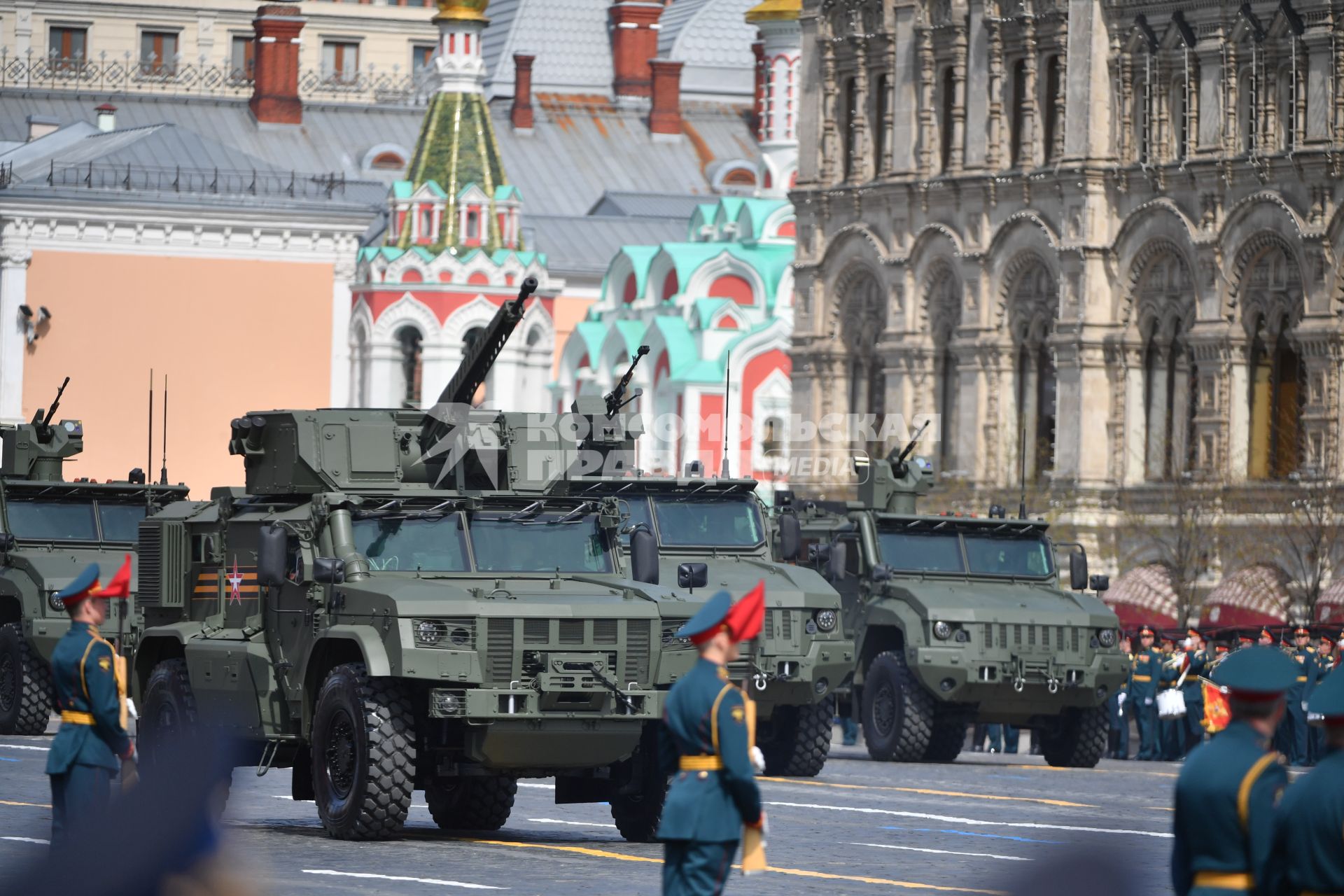 Москва. Бронеавтомобили `Тайфун-К` во время генеральной репетиции парада на Красной площади, посвященного 77-й годовщине Победы в Великой Отечественной войне.