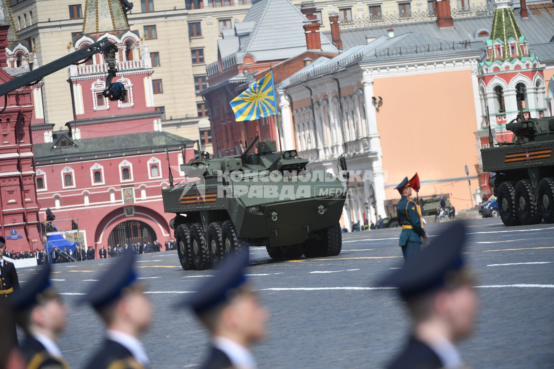 Москва. Унифицированная боевая платформа `Бумеранг` во время генеральной репетиции парада на Красной площади, посвященного 77-й годовщине Победы в Великой Отечественной войне.