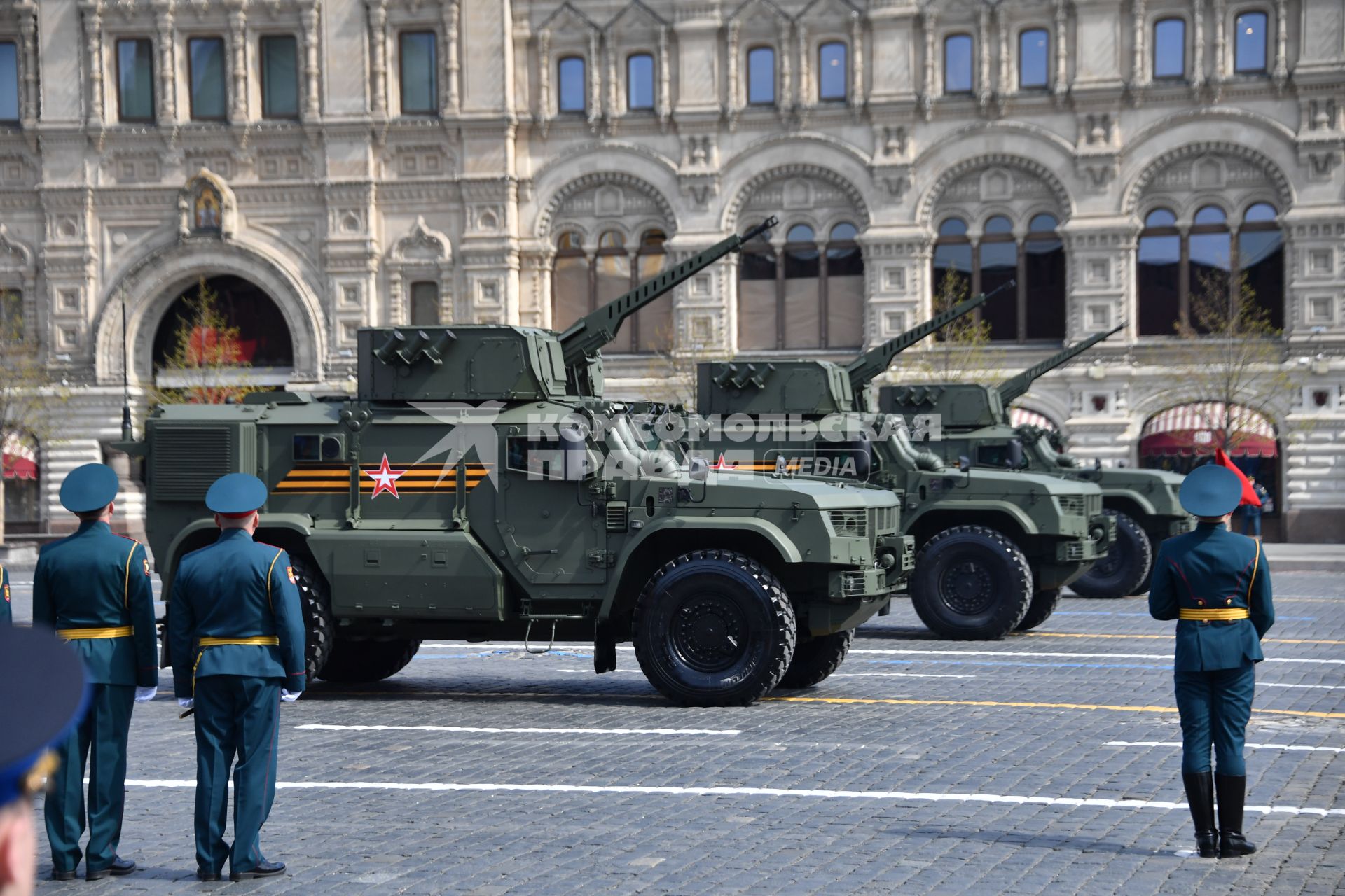 Москва. Бронеавтомобили `Тайфун-К` во время генеральной репетиции парада на Красной площади, посвященного 77-й годовщине Победы в Великой Отечественной войне.