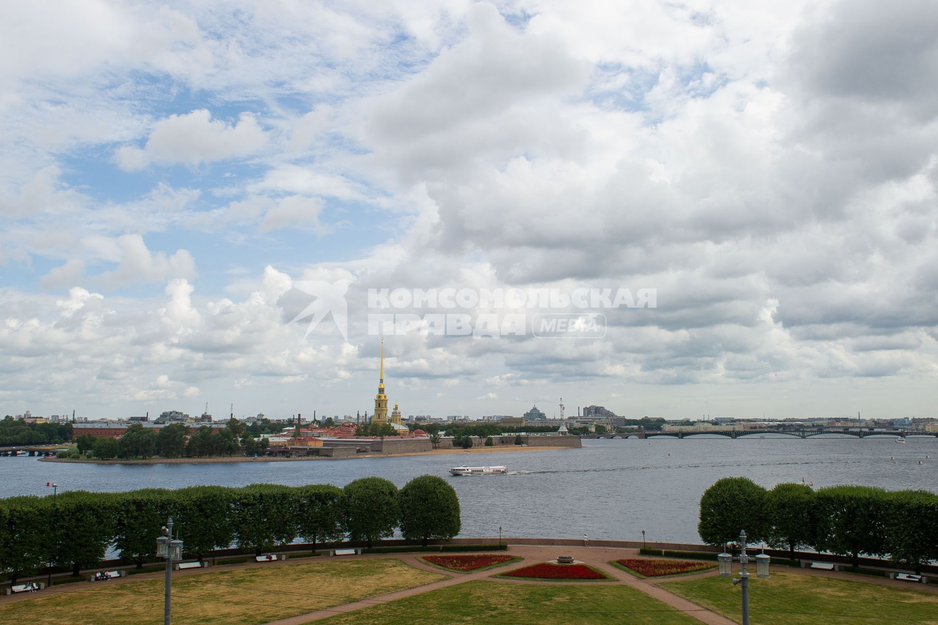 Санкт-Петербург. Вид на Петропавловскую крепость.