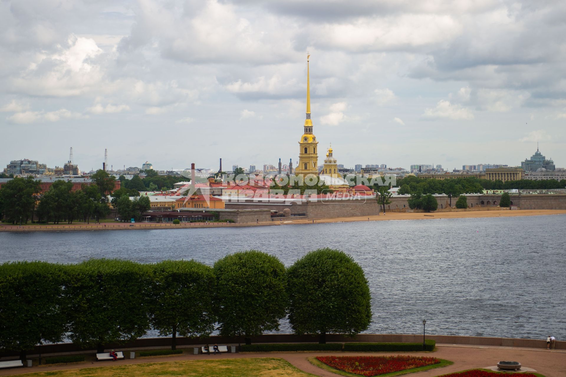 Санкт-Петербург. Вид на Петропавловскую  крепость.