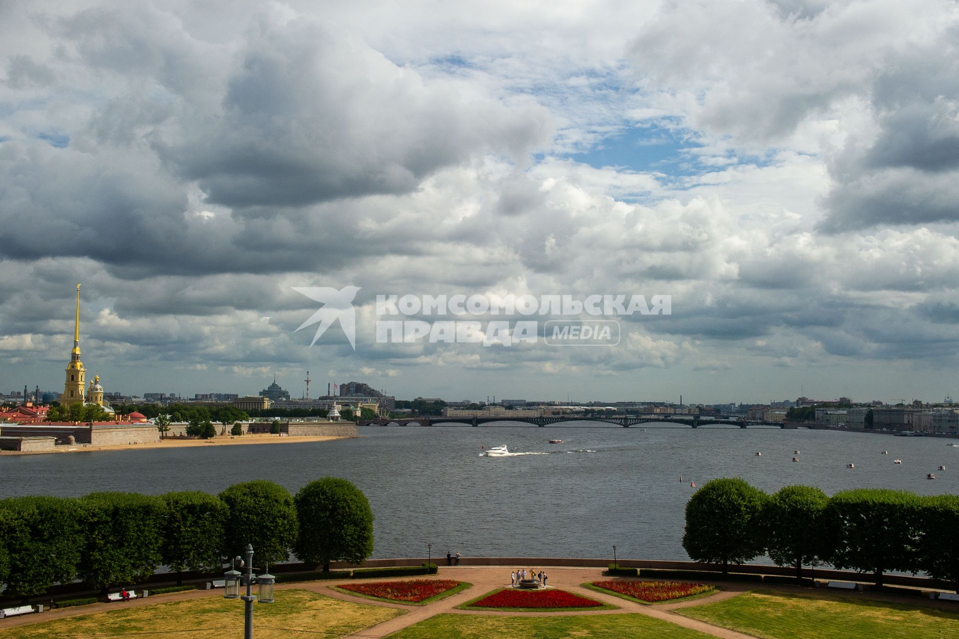 Санкт-Петербург. Вид на Петропавловскую крепость.