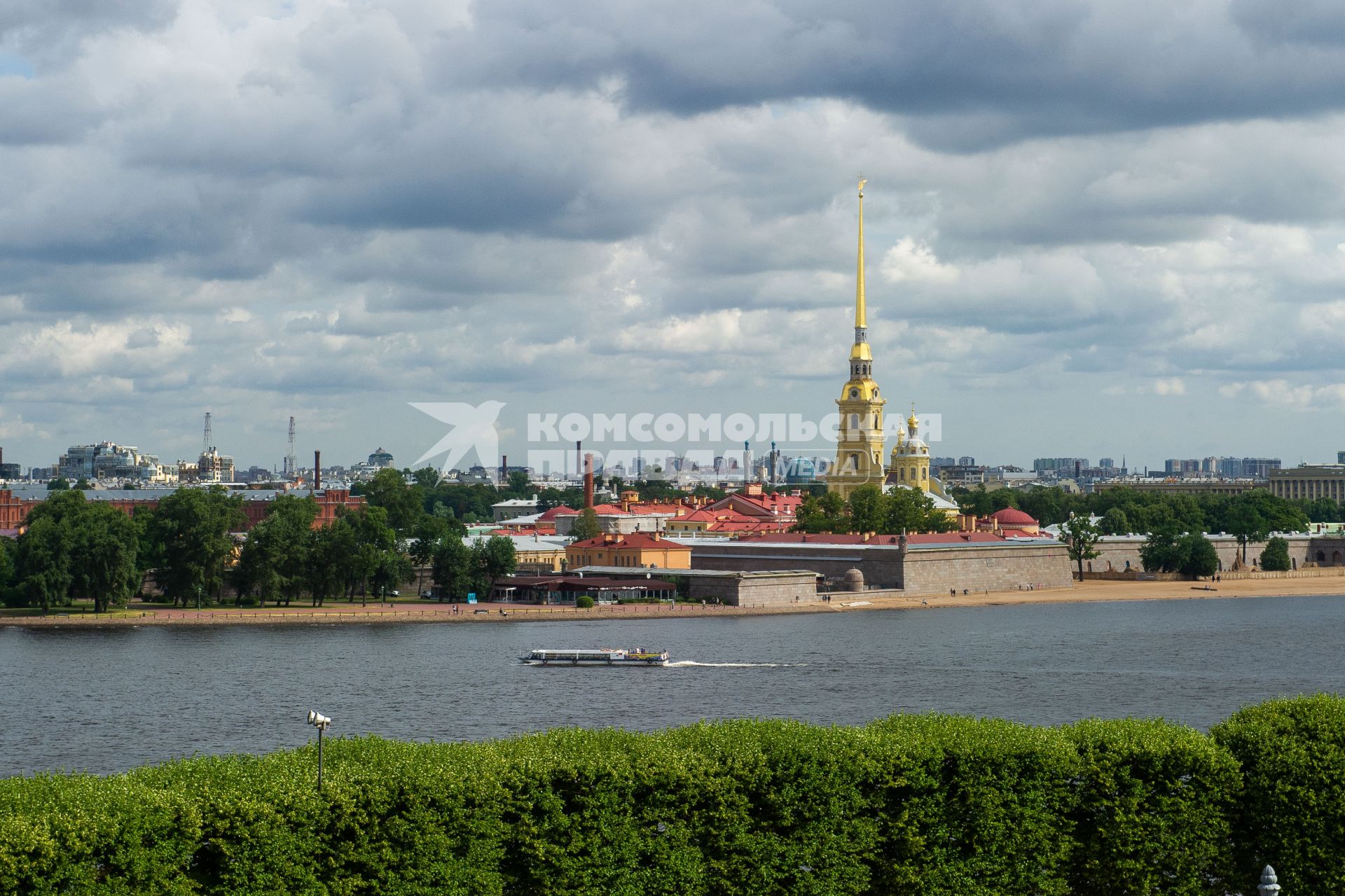 Санкт-Петербург. Вид на Петропавловскую крепость.