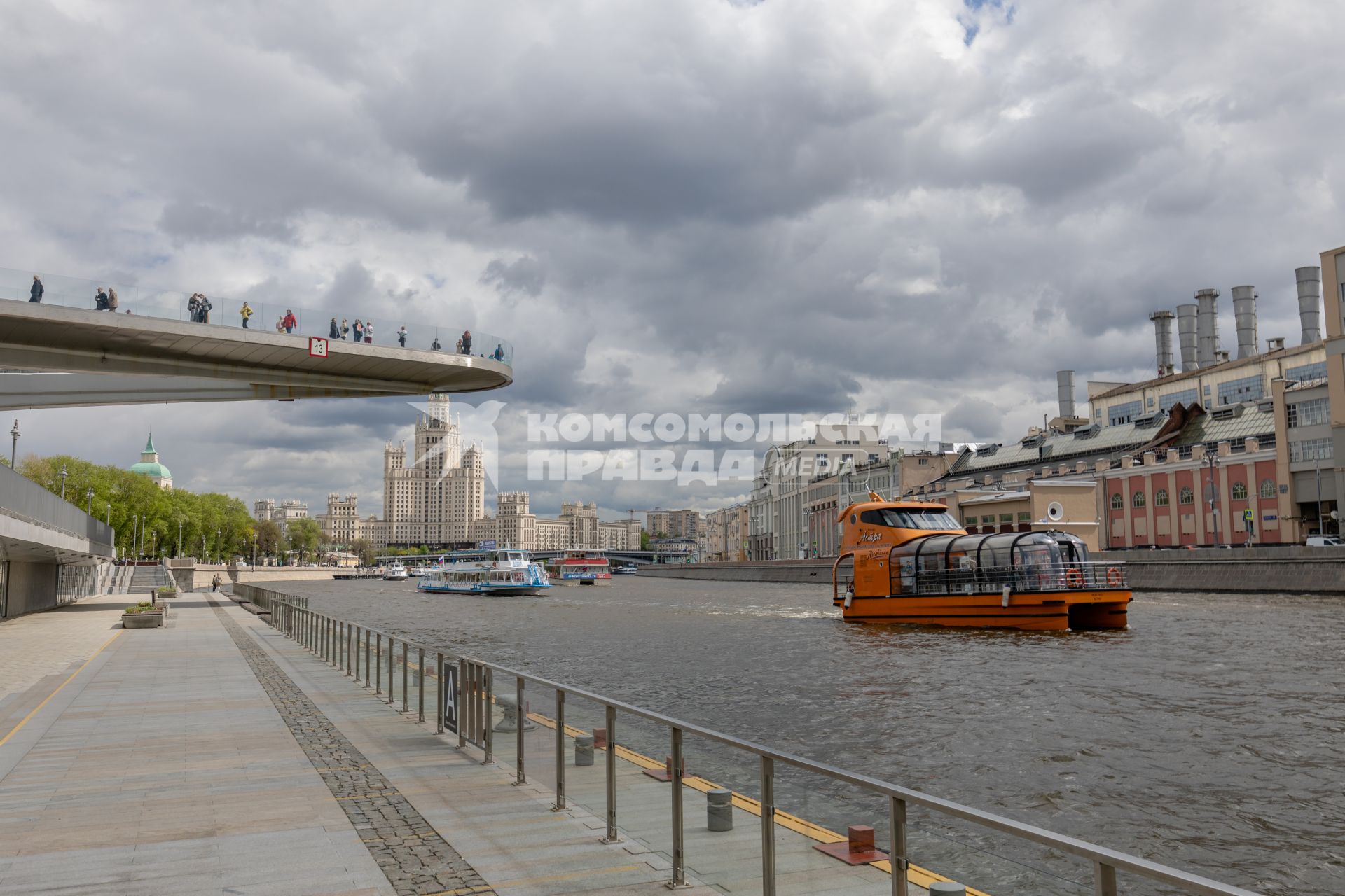 Москва. Прогулочные теплоходы на Москва-реке.