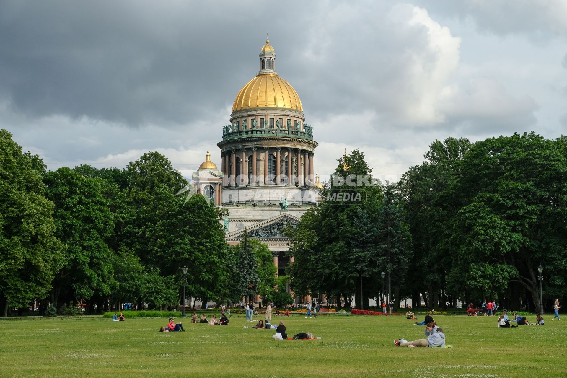 Санкт-Петербург. Вид на Исаакиевский собор.