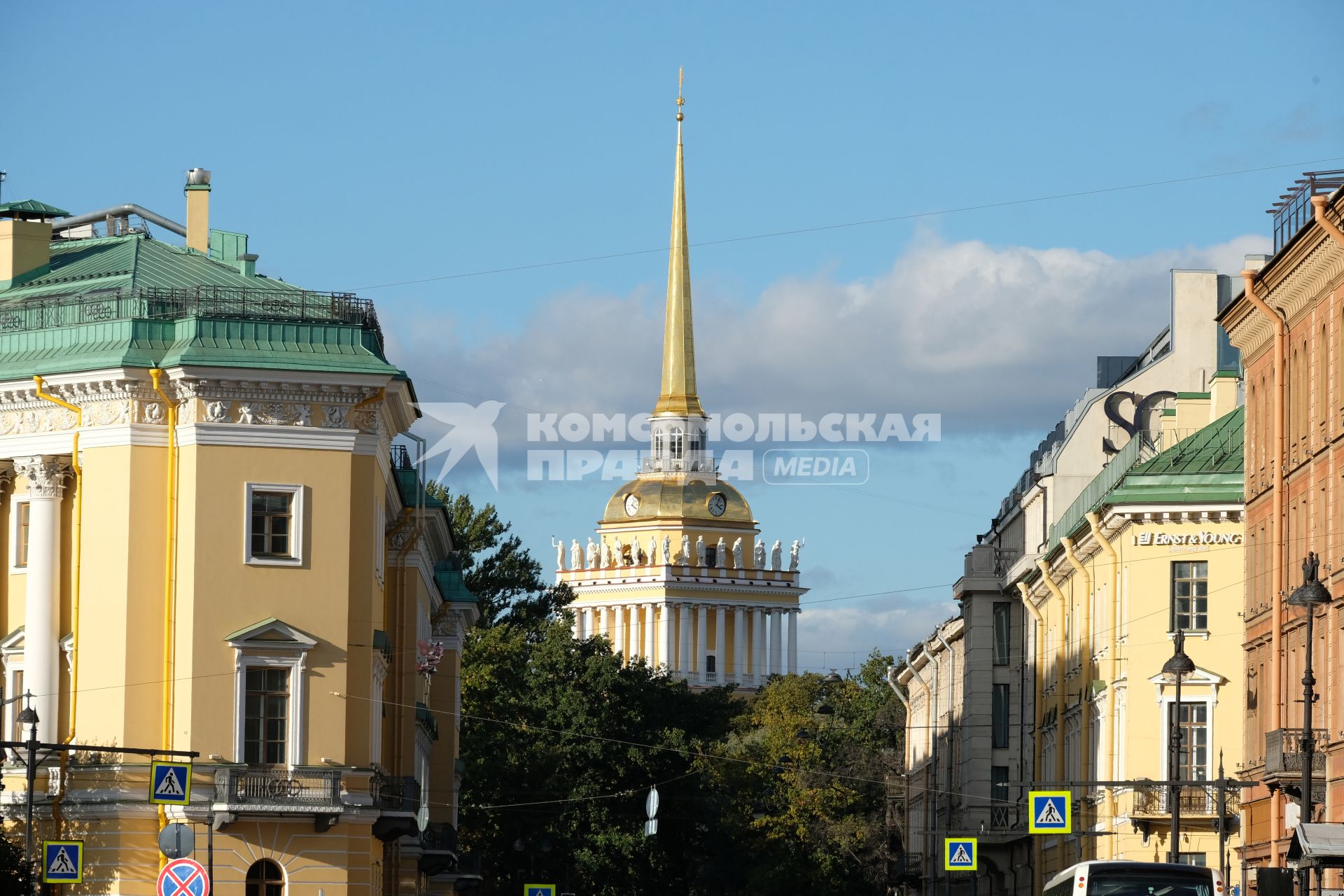 Санкт-Петербург. Вид на Адмиралтейство.