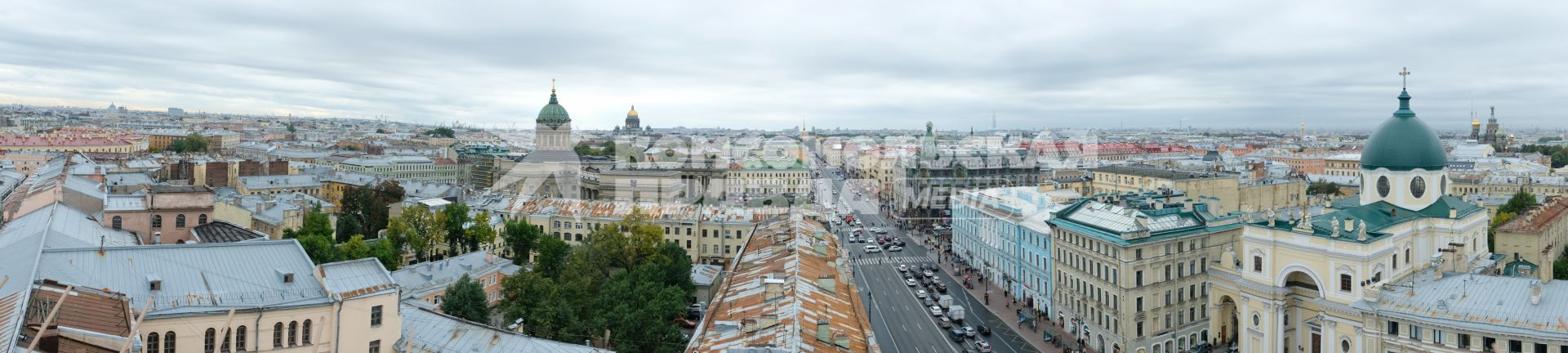 Санкт-Петербург. Вид на Невский проспект сверху.