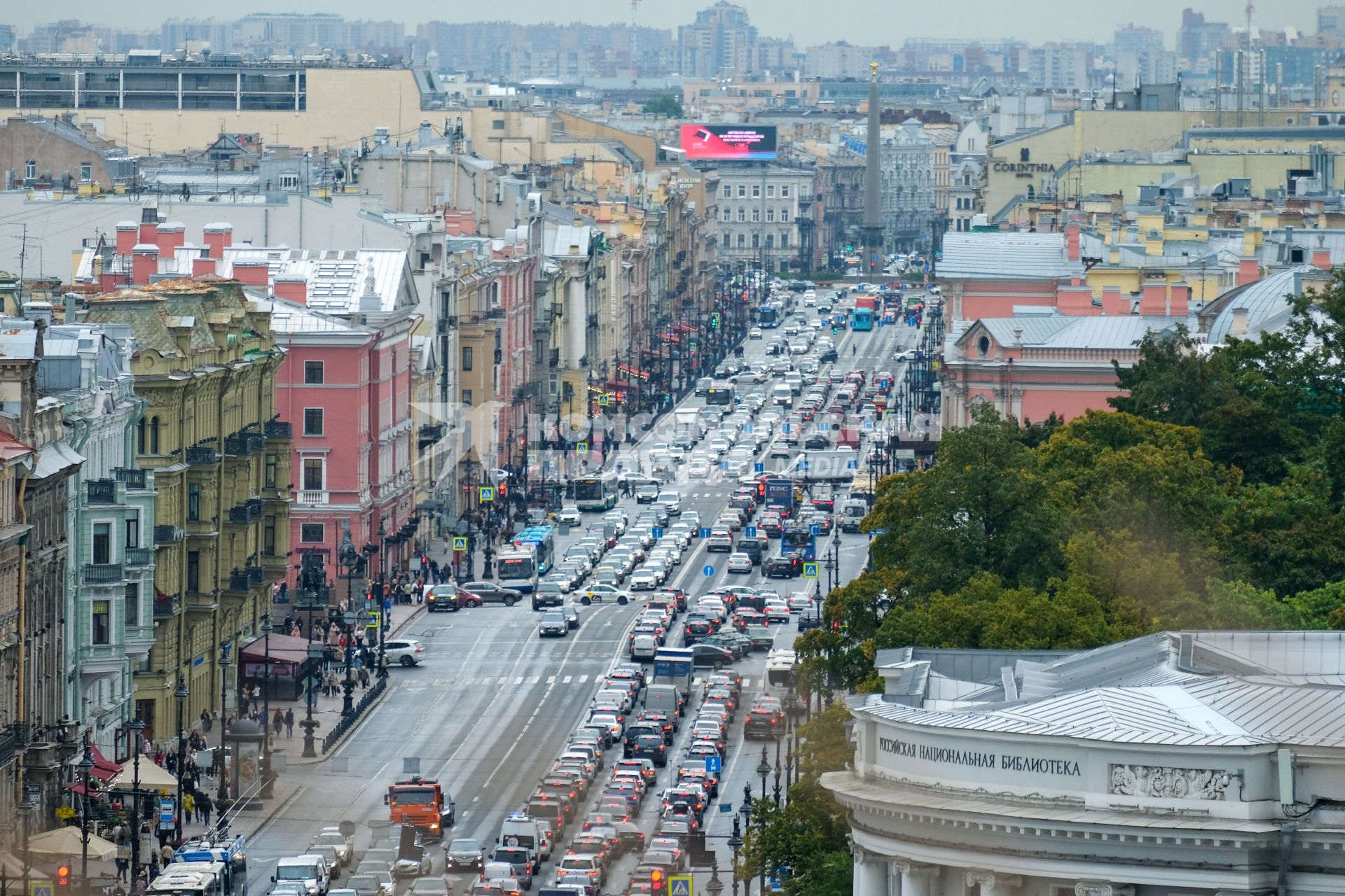 Санкт-Петербург. Вид на Невский проспект сверху.