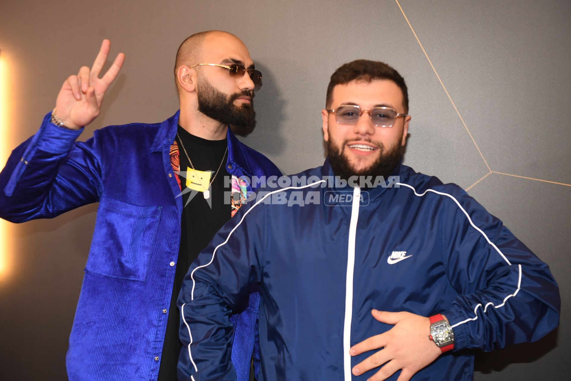 Москва. Рэп-дуэт HammAli & Navai на церемонии вручения музыкальной премии`Жара Music Awards` в концертном зале `Крокус Сити Холл`.