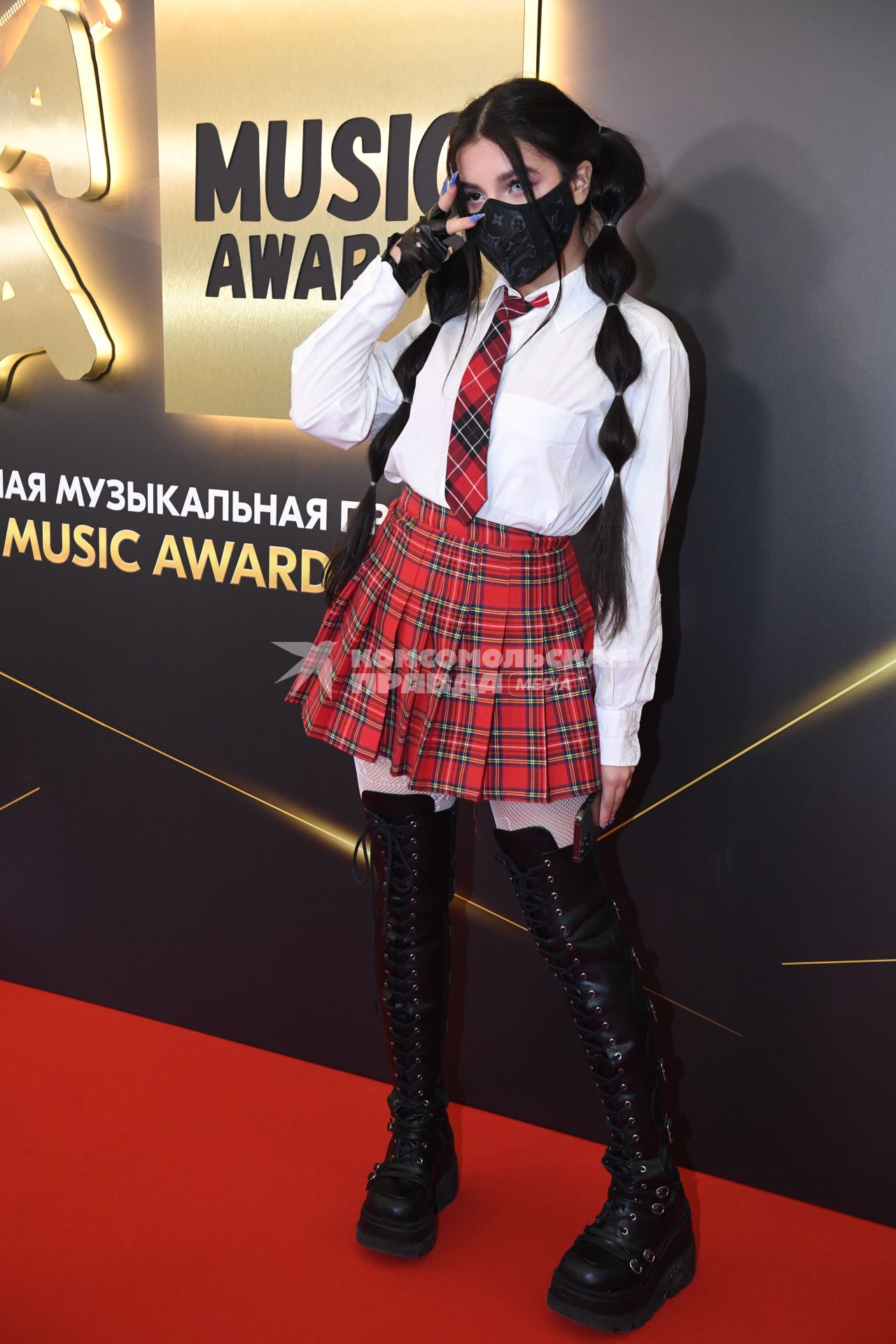 Москва. Певица Амина Tenderlybae на церемонии вручения музыкальной премии`Жара Music Awards` в концертном зале `Крокус Сити Холл`.