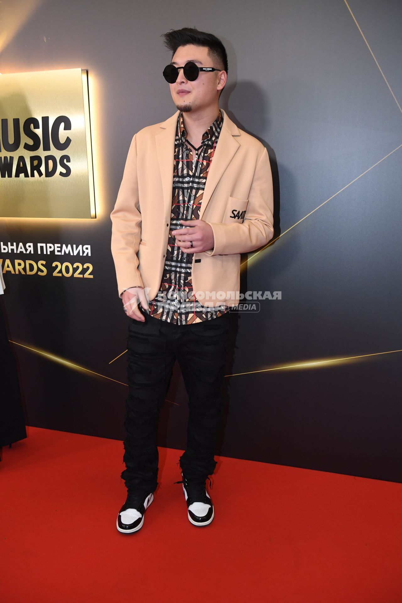 Москва. Певец Анатолий Цой Tsoy на церемонии вручения музыкальной премии`Жара Music Awards` в концертном зале `Крокус Сити Холл`.
