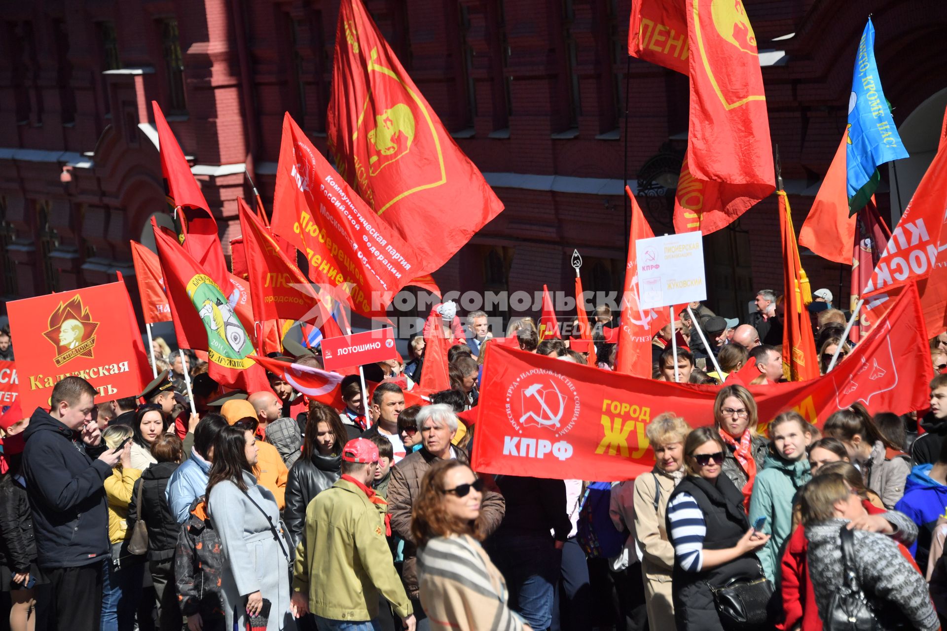 Москва. Во время торжественного приема в пионеры на Красной площади.