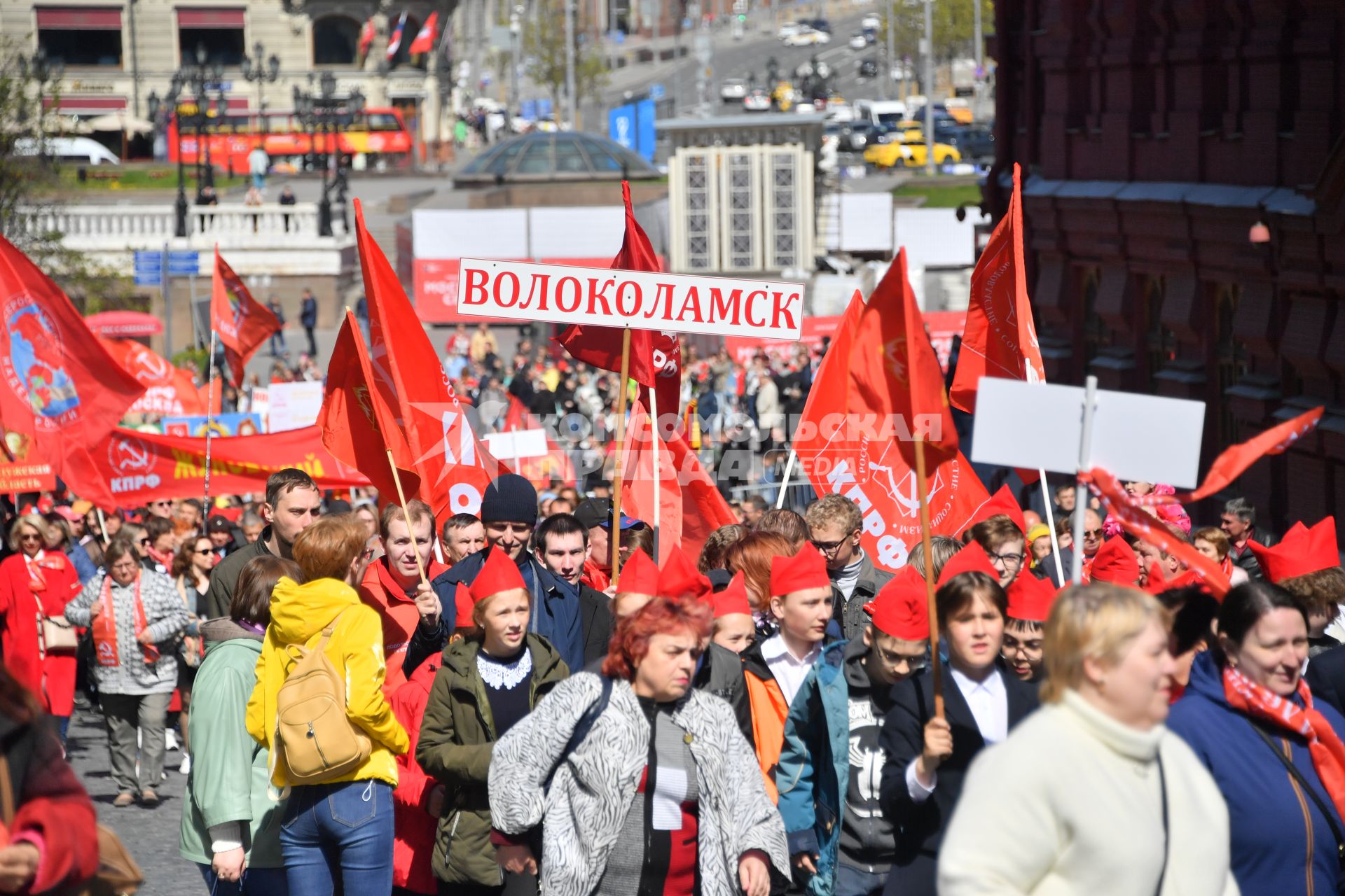 Москва. Во время торжественного приема в пионеры на Красной площади.