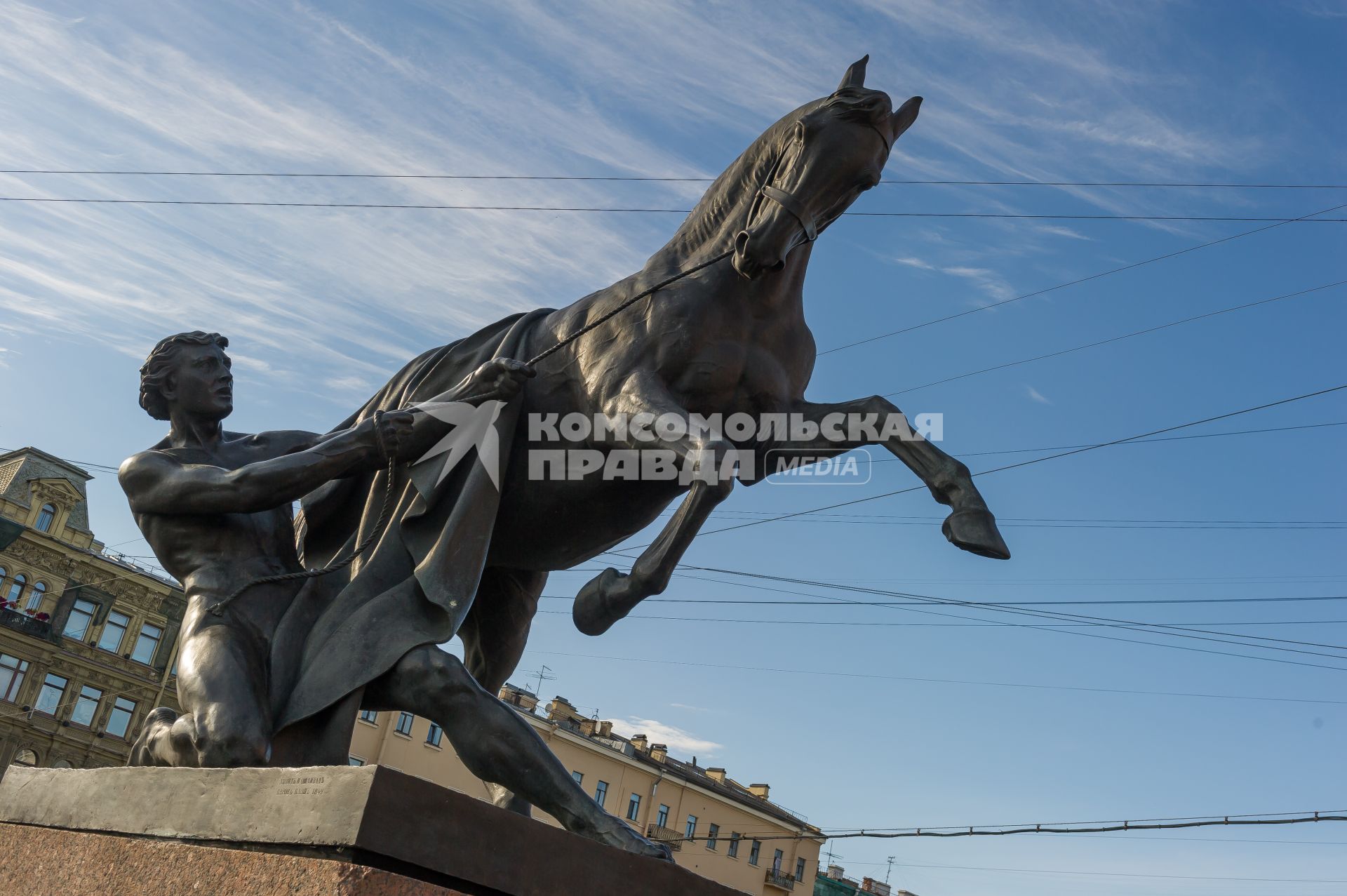 Санкт-Петербург. Фрагмент скульптурной группы `Укрощение коня человеком` на Аничковом мосту.