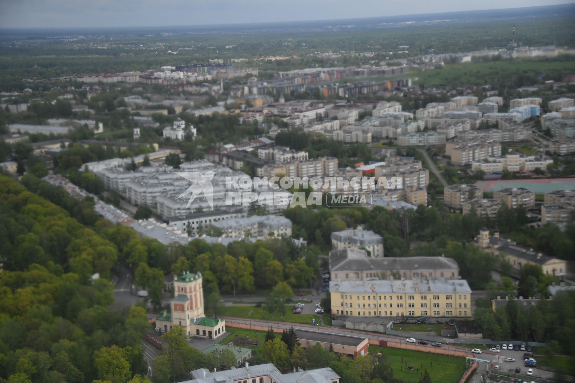 . Вид на пригороды Санкт-Петербурга из иллюминатора самолета.