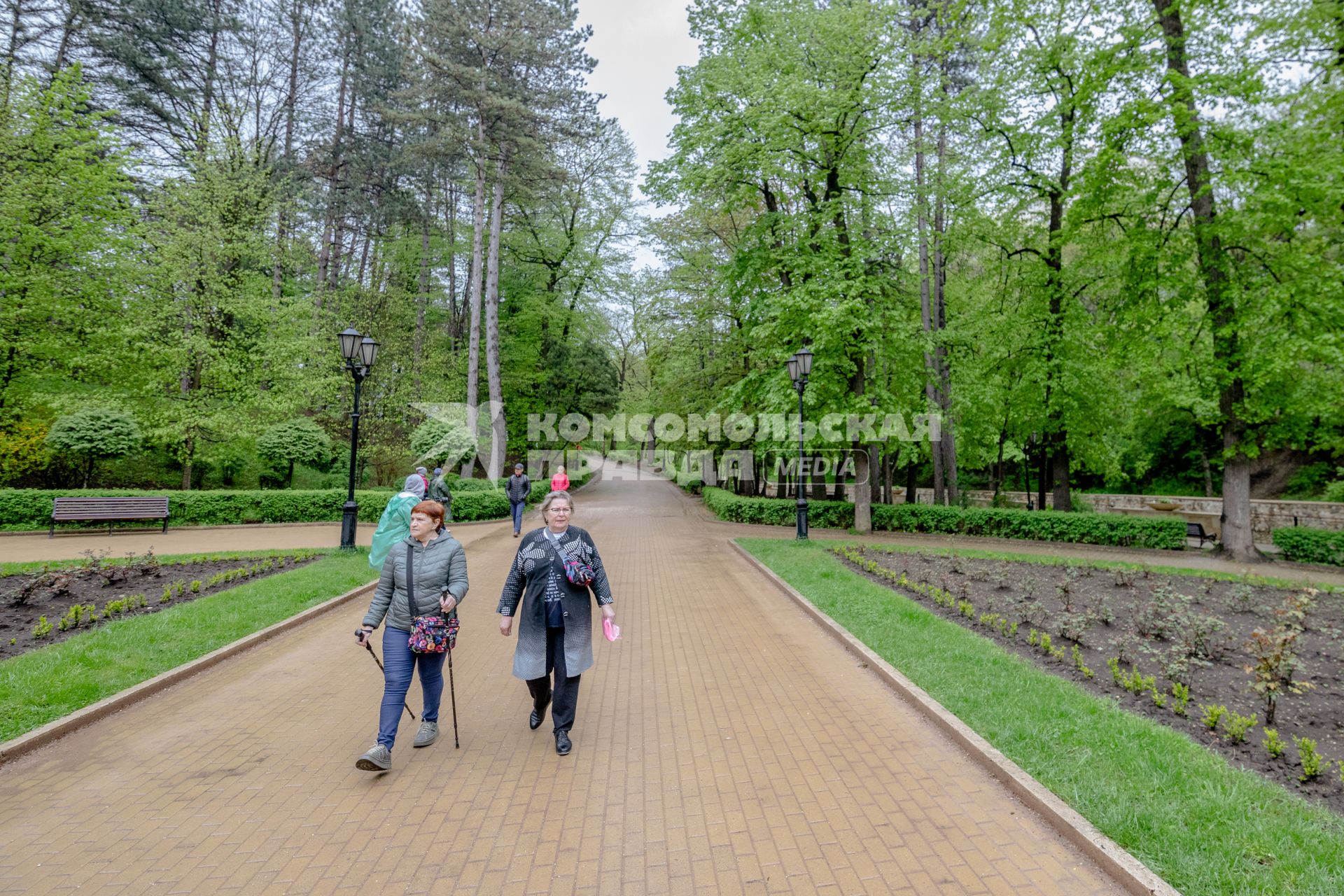 Кисловодск. Горожане в парке.