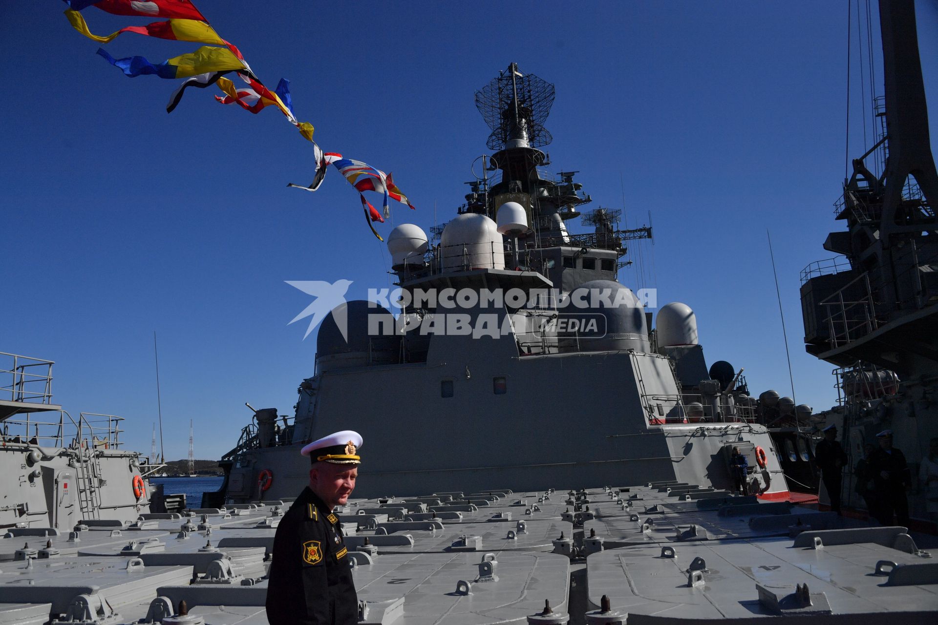 Североморск. Военнослужащий ВМФ РФ на палубе тяжёлого атомного ракетного крейсера Петр Великий.