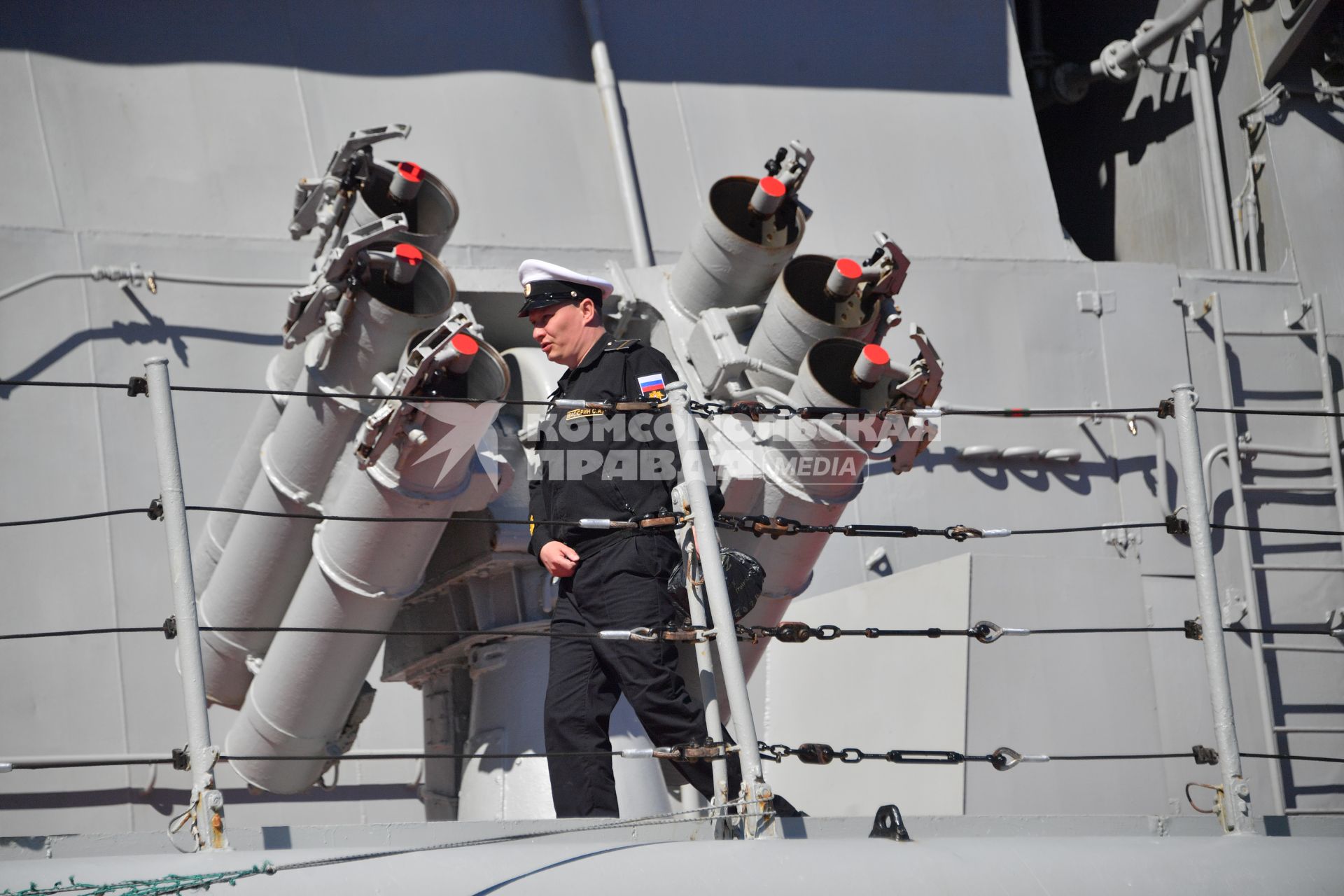 Североморск. Военнослужащий ВМФ РФ на палубе тяжёлого атомного ракетного крейсера Петр Великий.