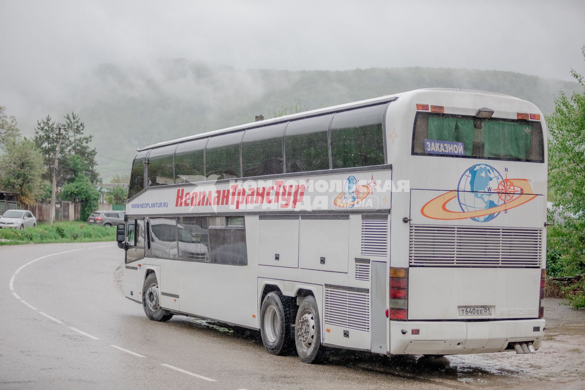 Республика Адыгея. Туристический автобус.