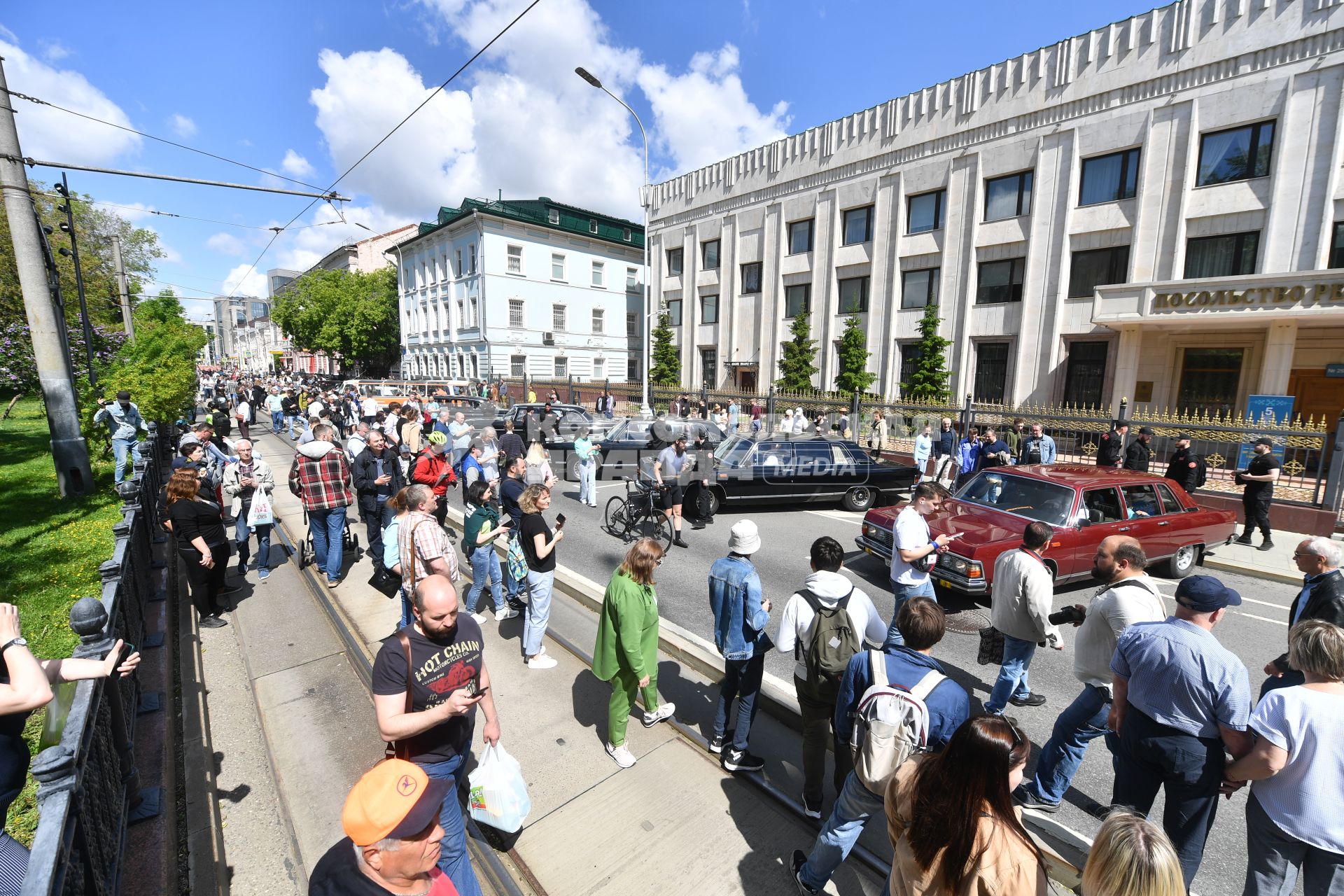 Москва. На параде ретротранспорта на Чистопрудном бульваре.