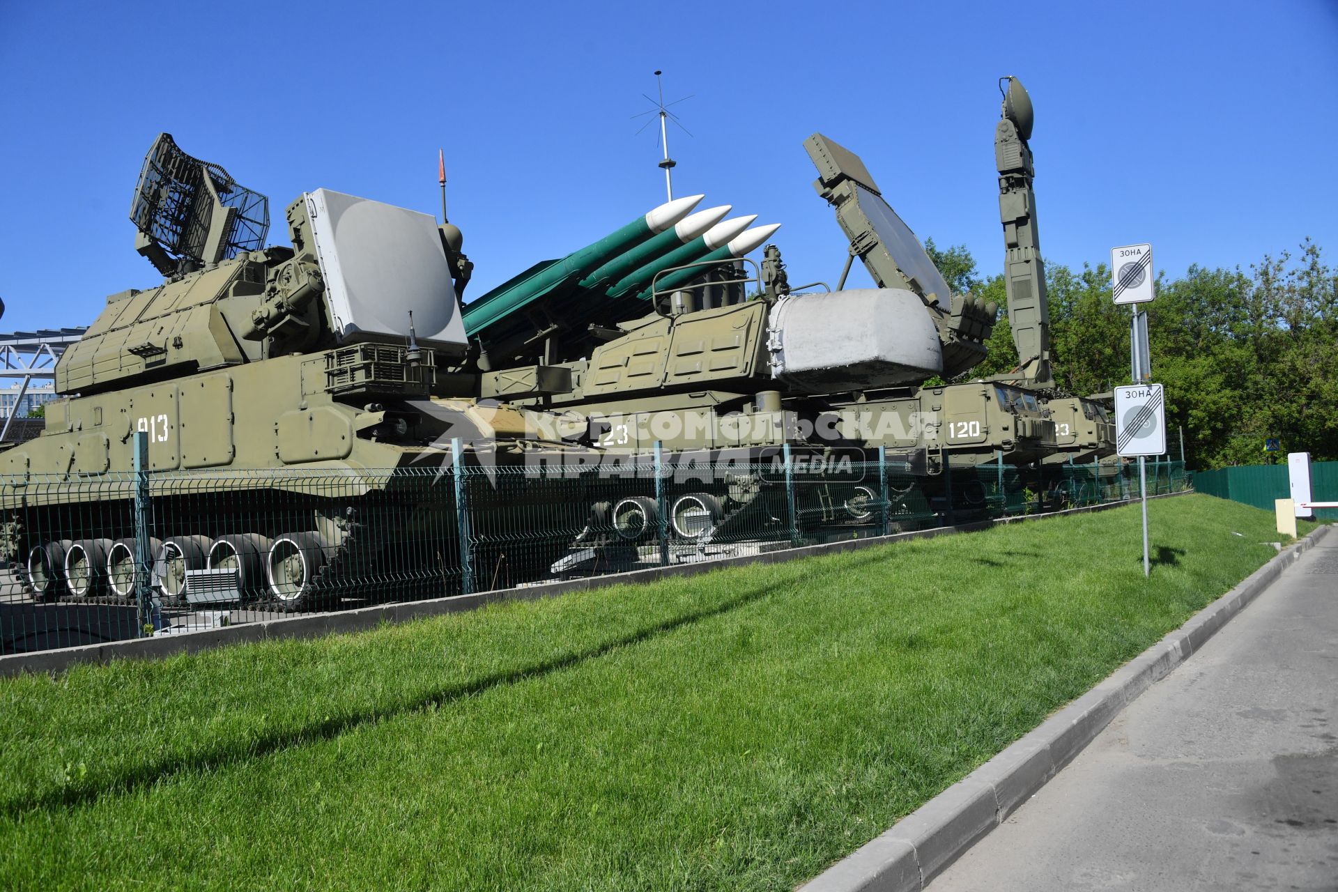 Москва.   Выставка военной техники на ВДНХ.