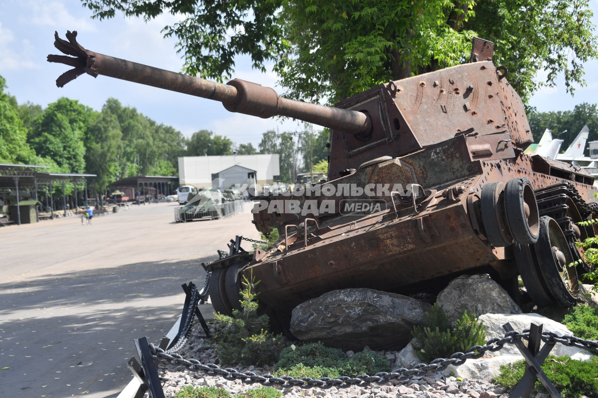 Московская область. Средний танк FV4101 Charioteer на территории музея техники Вадима Задорожного.