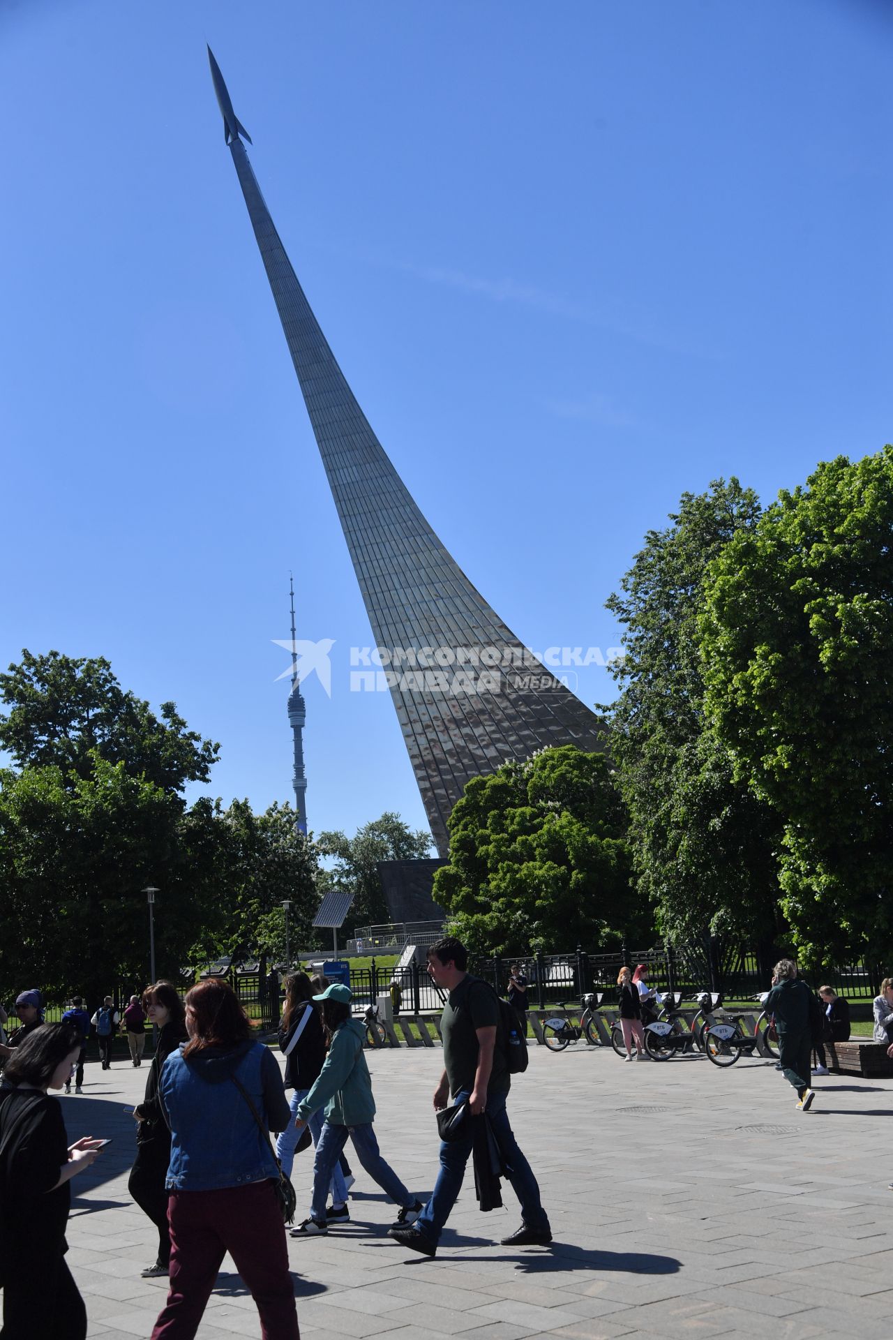 Москва. Монумент покорителям космоса на ВДНХ.