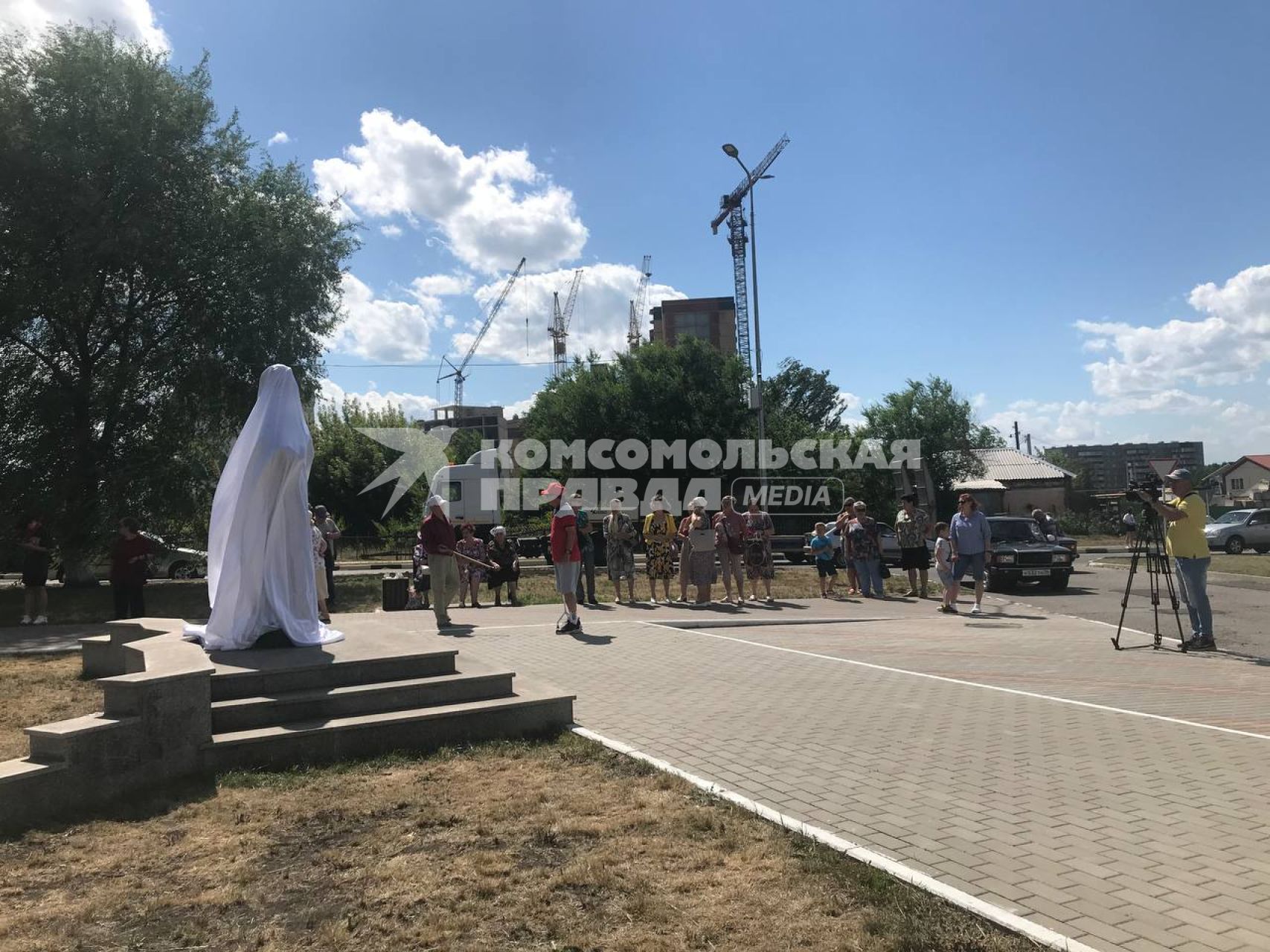 Нововоронеж. Новый памятние Аленке установили в центральном парке.
Предыдущий арт-объект был демонтирован 21 декабря 2020 года, спустя три дня после его установки.